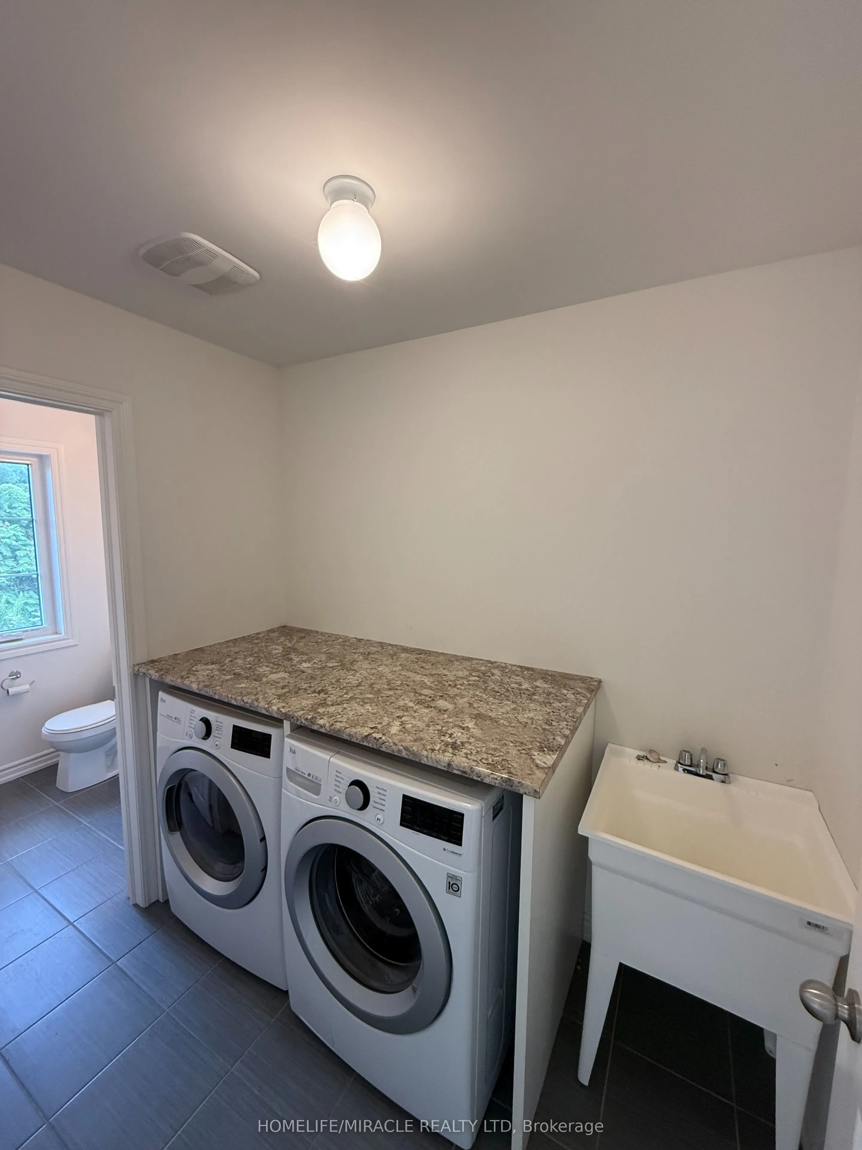 8 Pomarine Way, #8