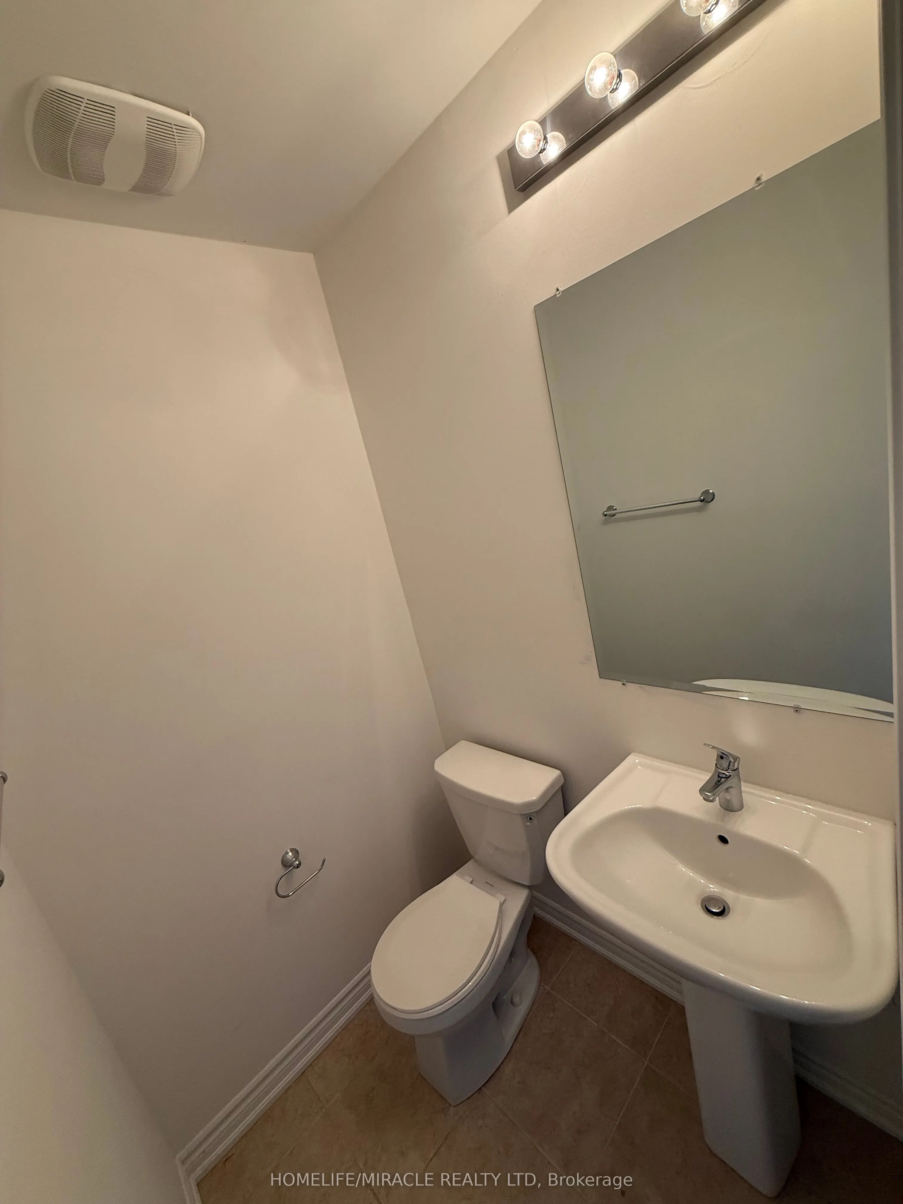 8 Pomarine Way, #8