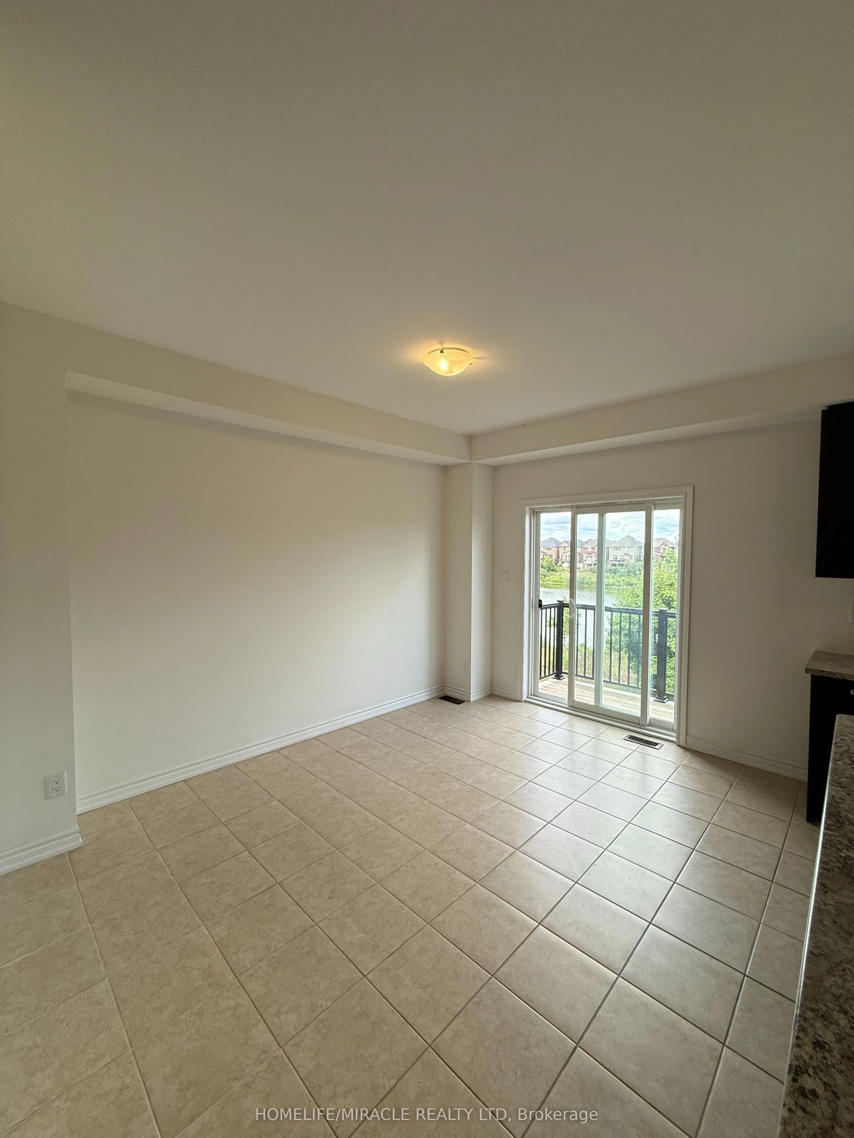 8 Pomarine Way, #8