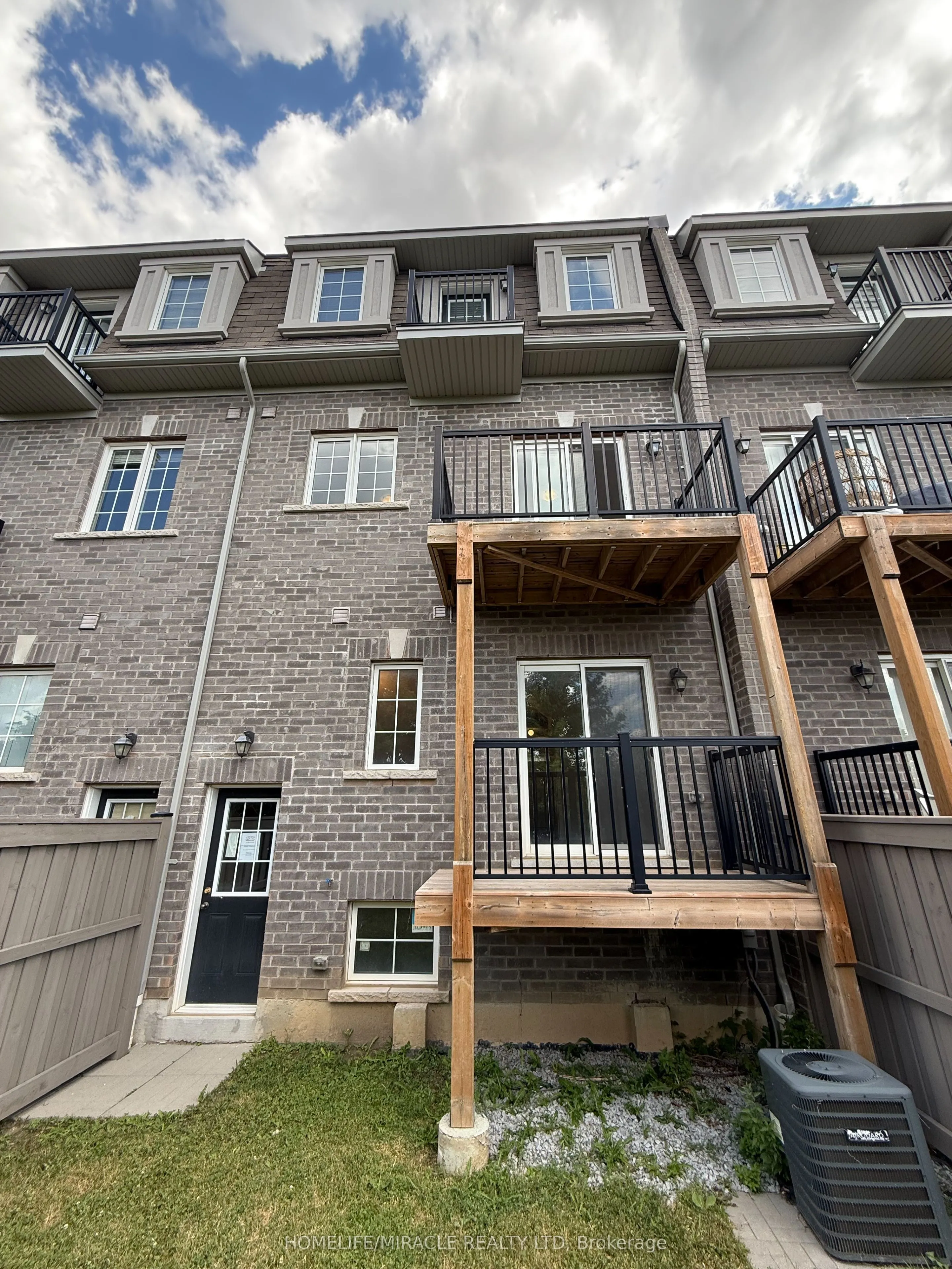 8 Pomarine Way, #8