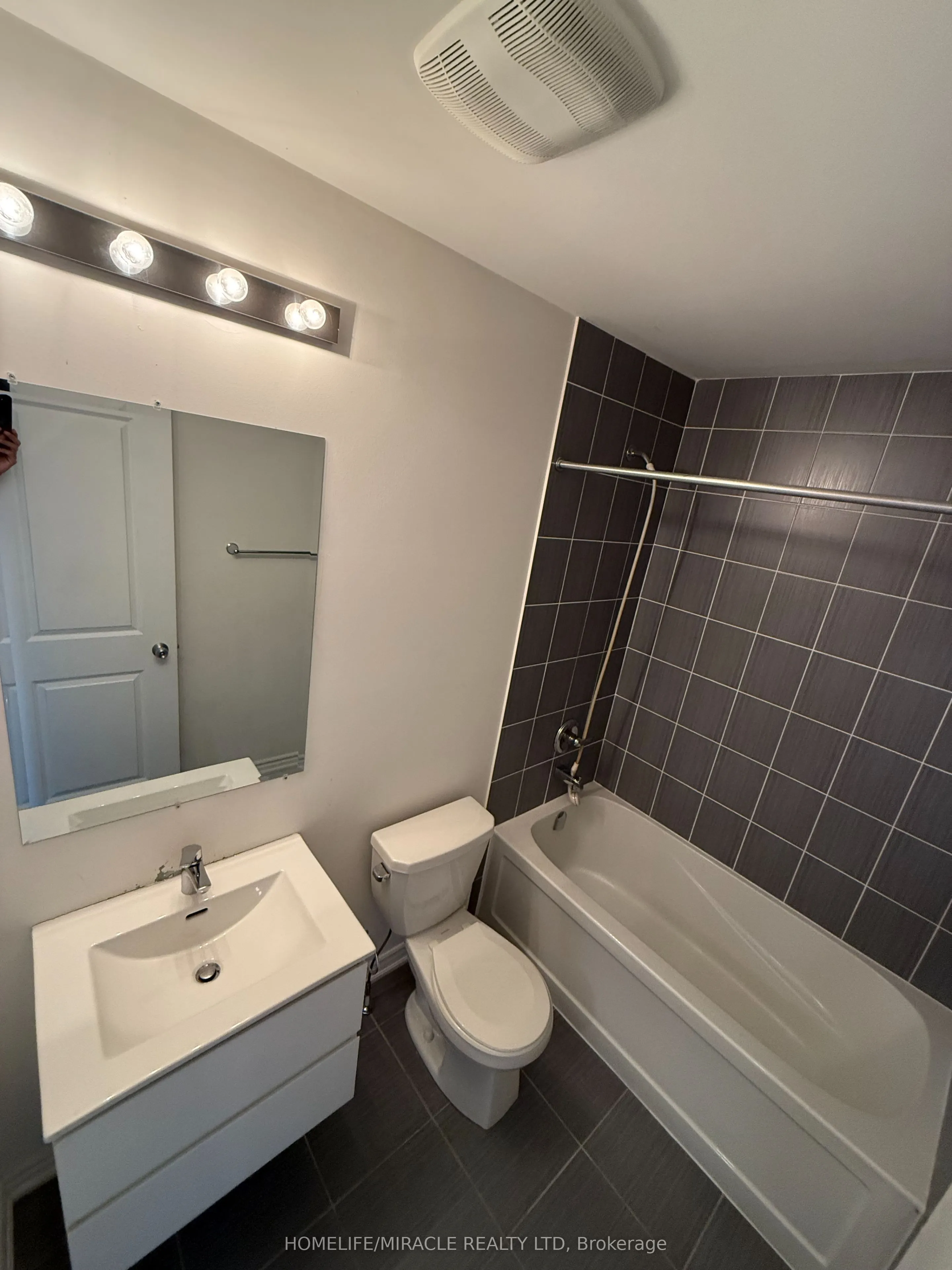 8 Pomarine Way, #8