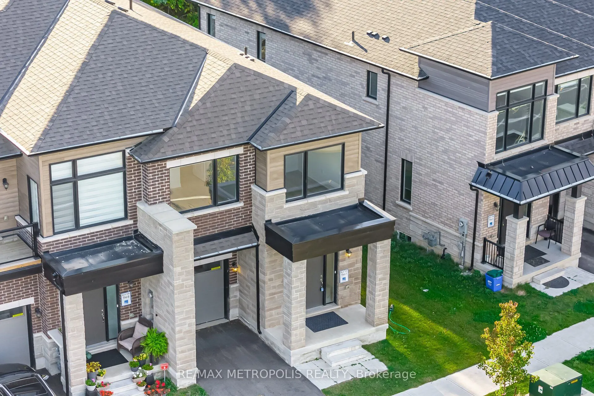1460 Rose Way