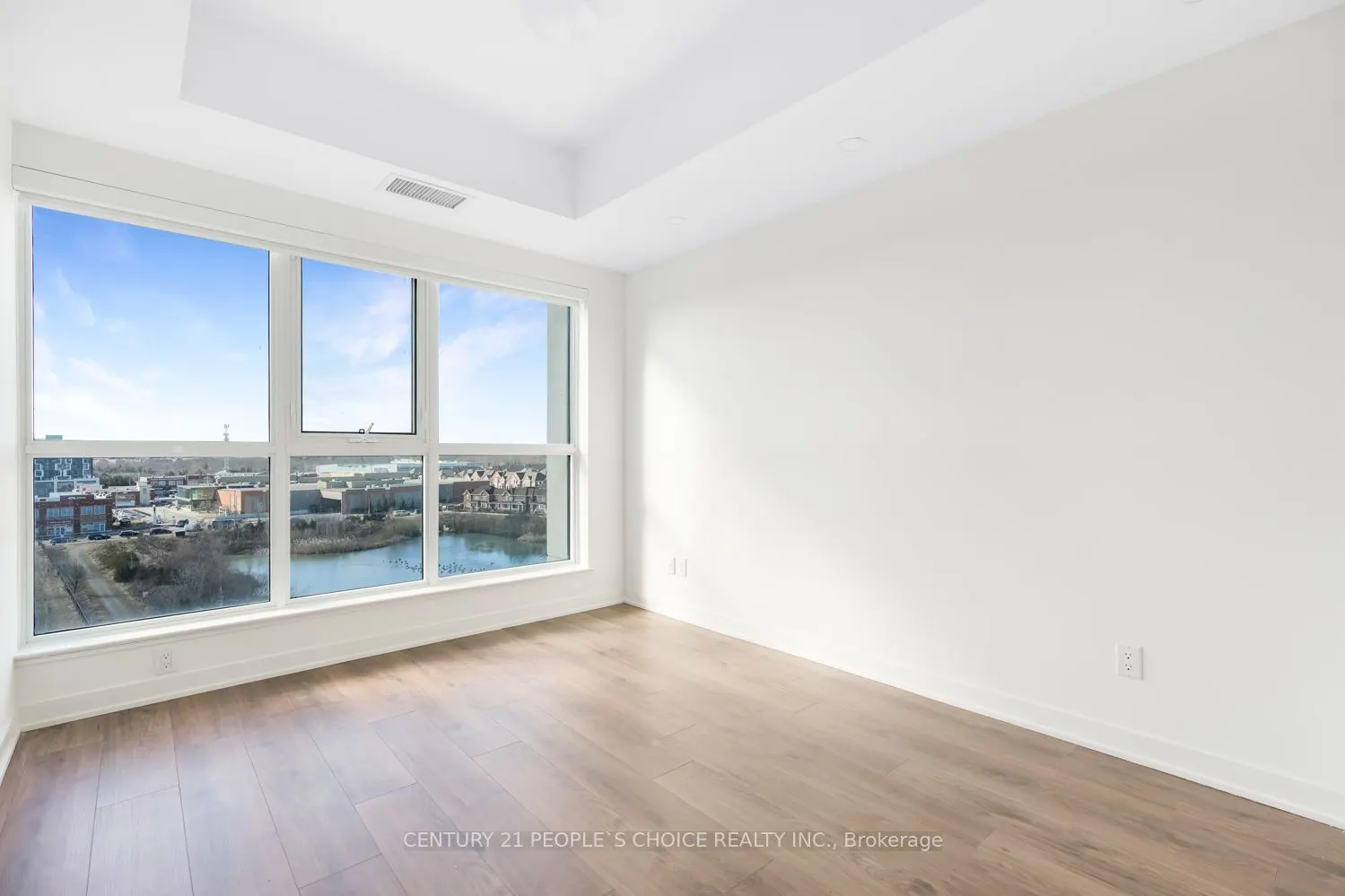 405 Dundas St. Street W, #704