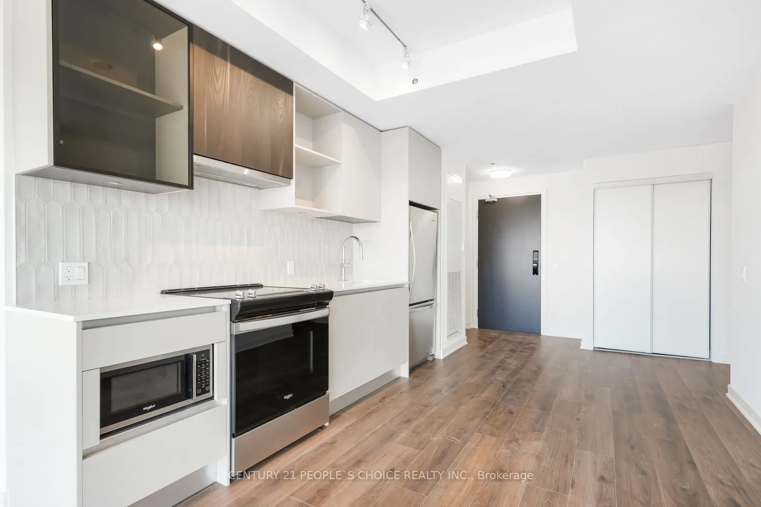405 Dundas St. Street W, #704