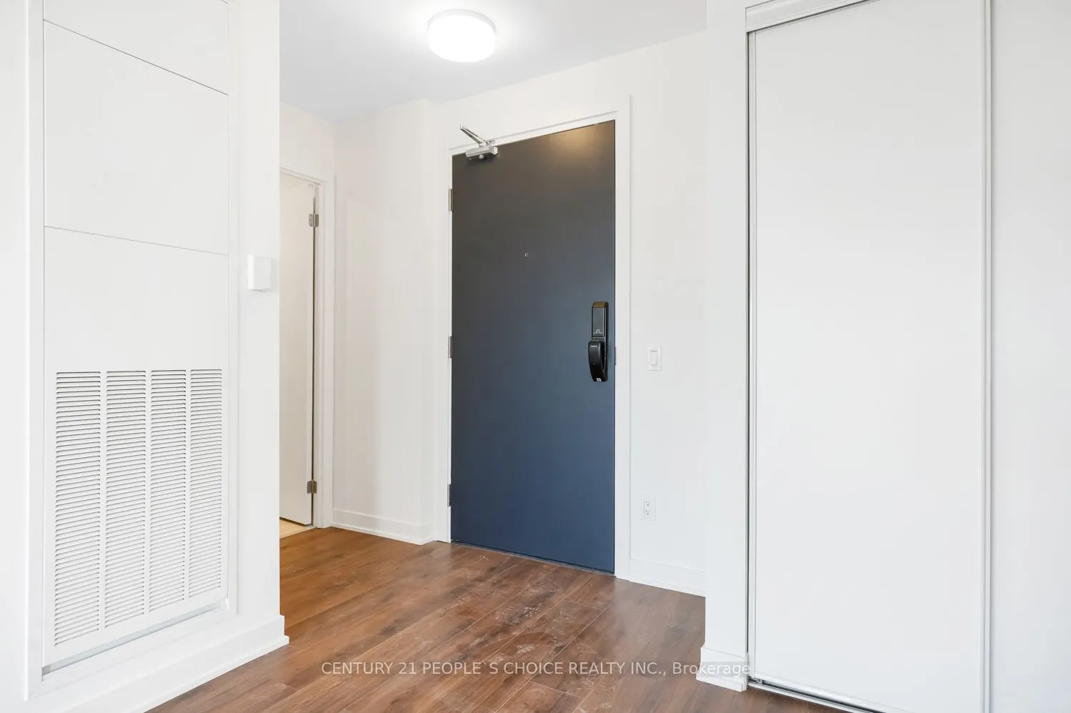 405 Dundas St. Street W, #704