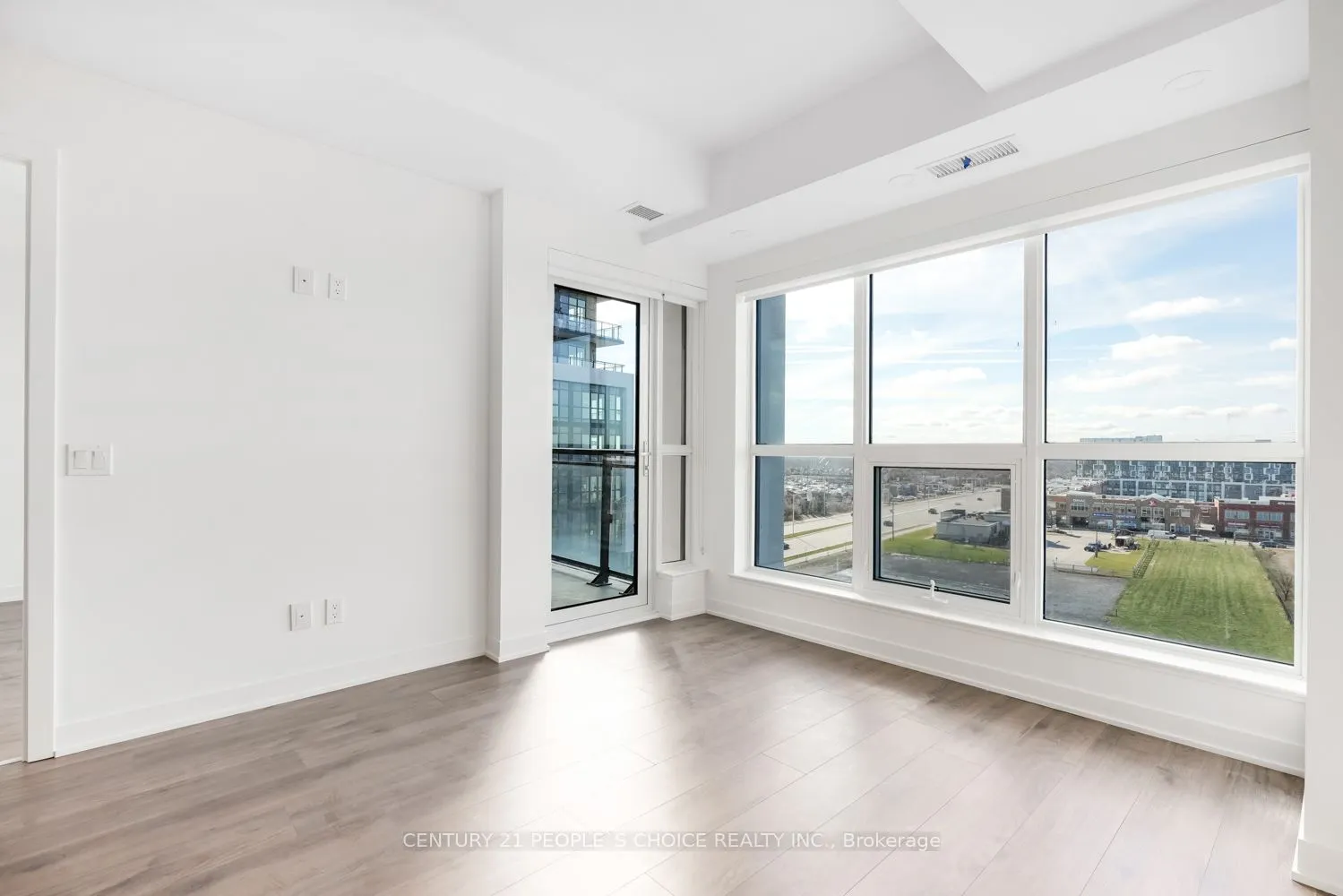 405 Dundas St. Street W, #704