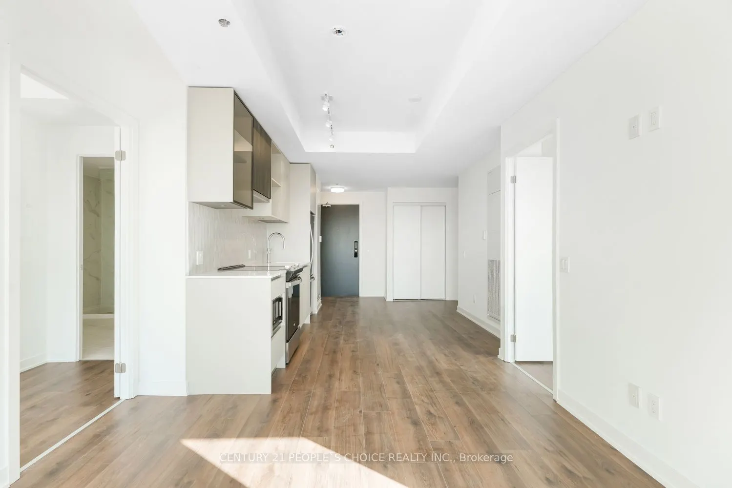 405 Dundas St. Street W, #704