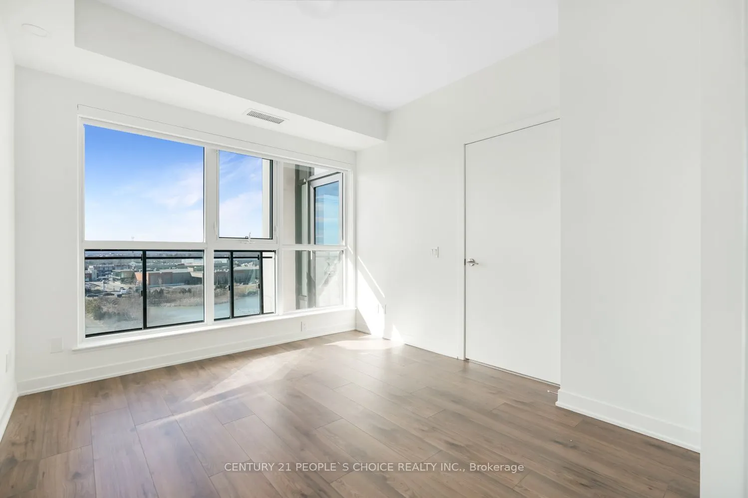 405 Dundas St. Street W, #704