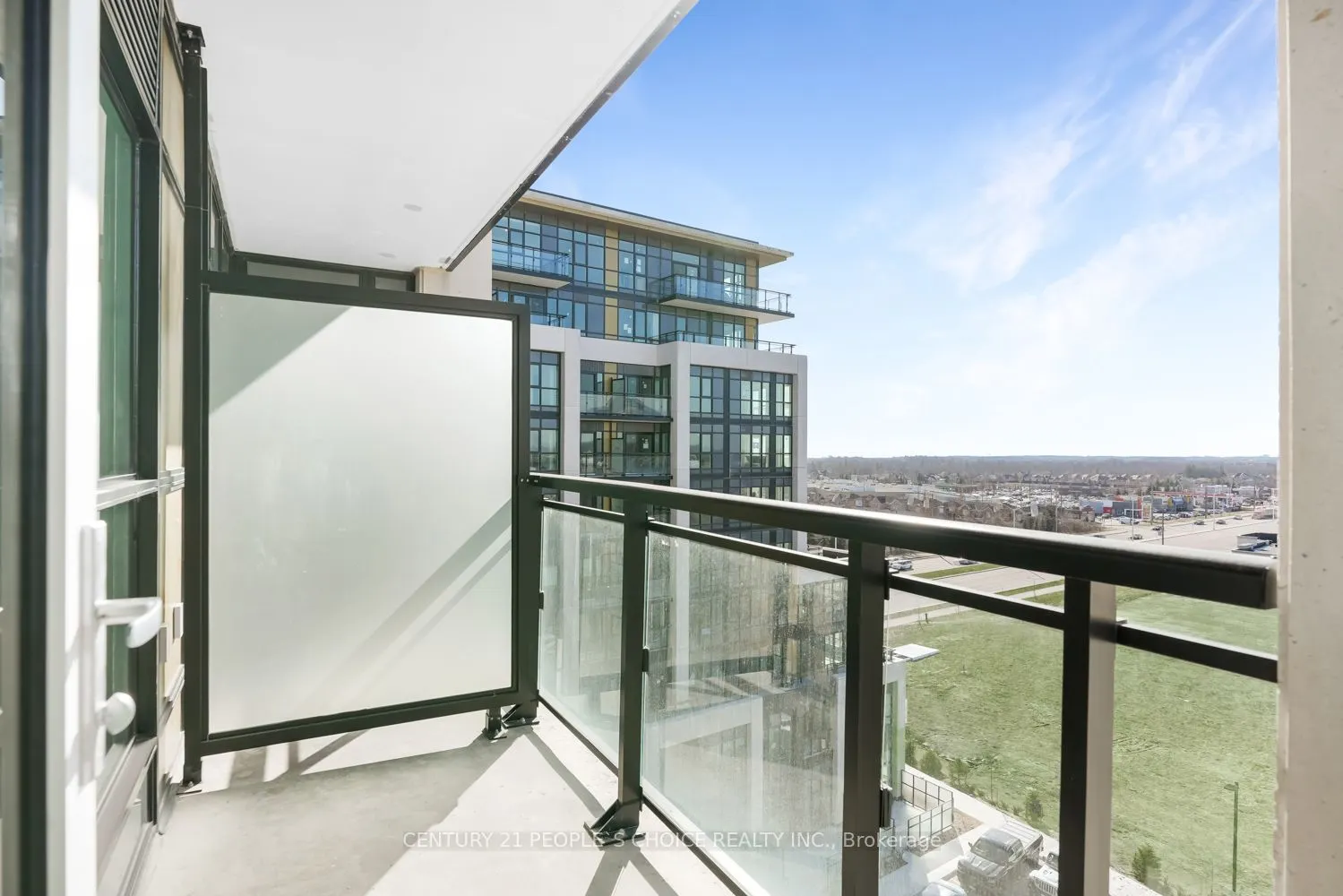 405 Dundas St. Street W, #704