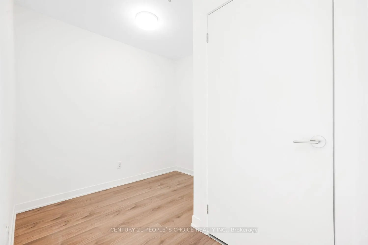 405 Dundas St. Street W, #704