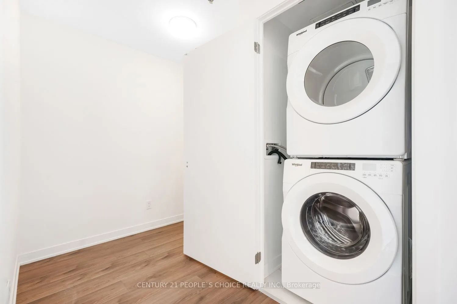 405 Dundas St. Street W, #704