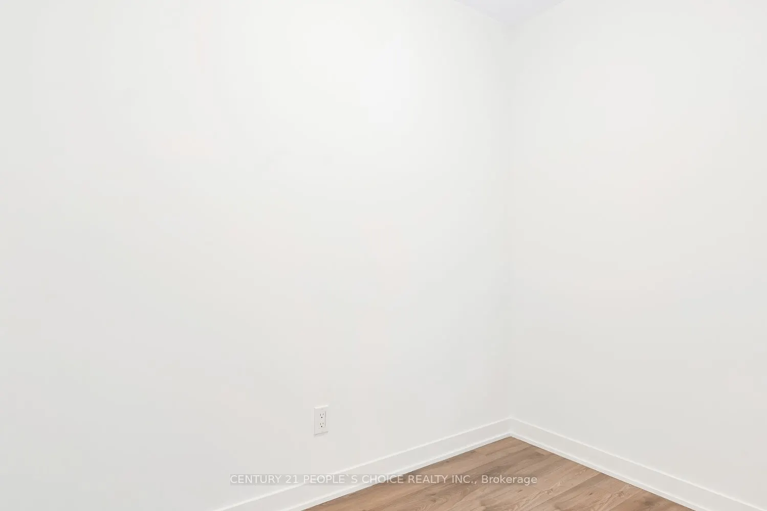 405 Dundas St. Street W, #704