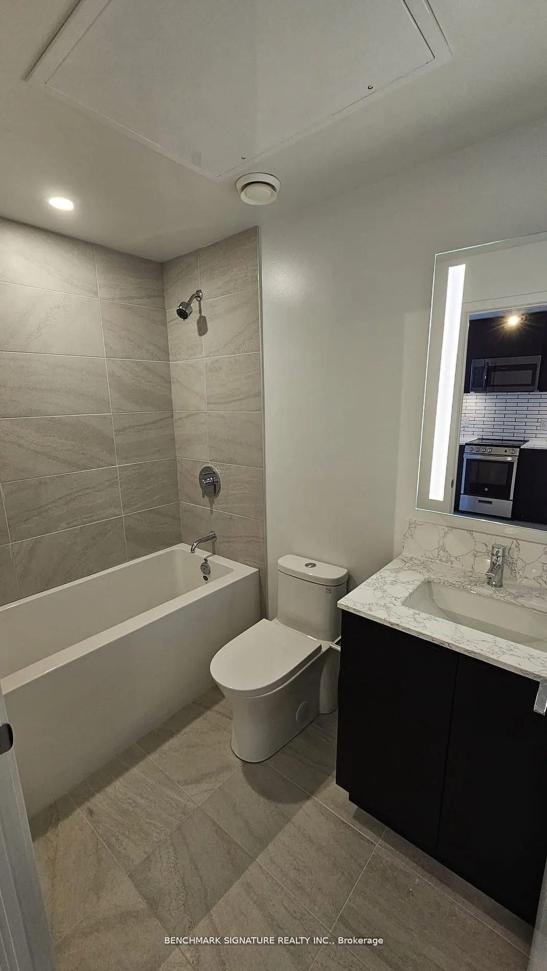 270 Dufferin Street, #814