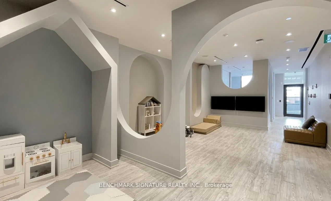 270 Dufferin Street, #814
