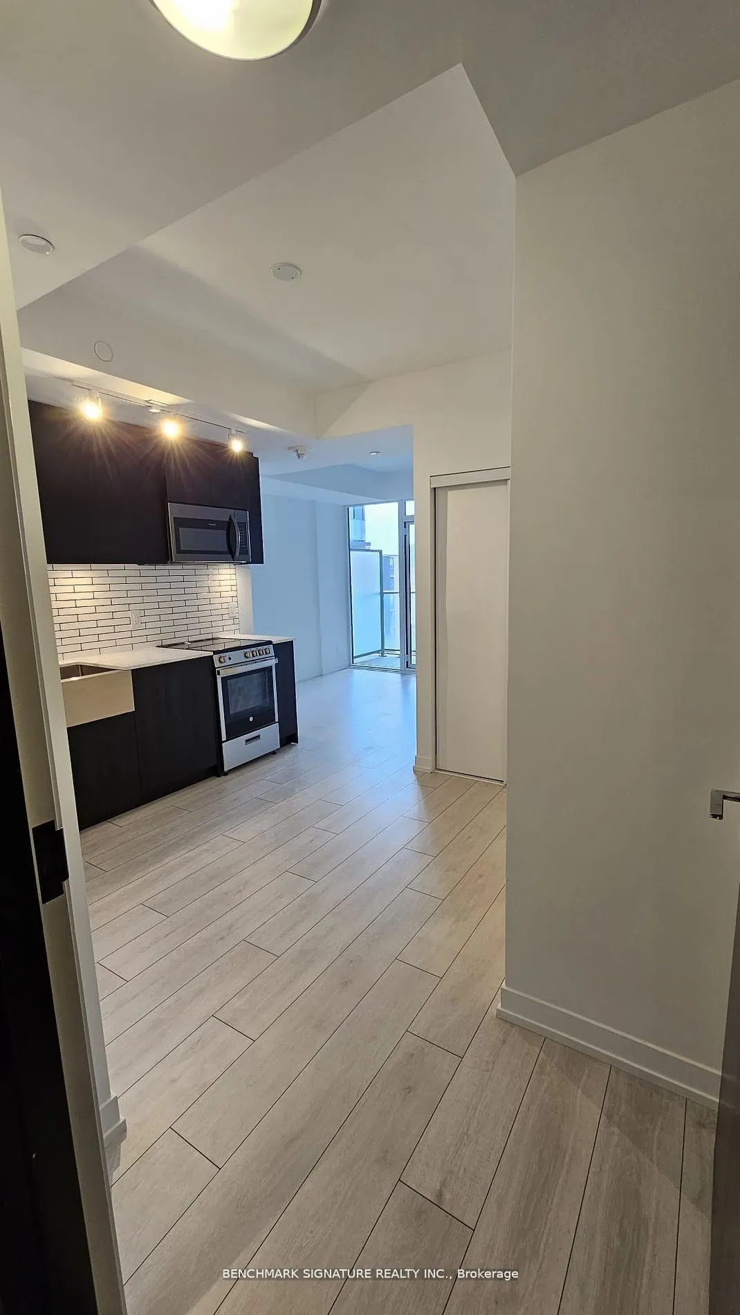 270 Dufferin Street, #814