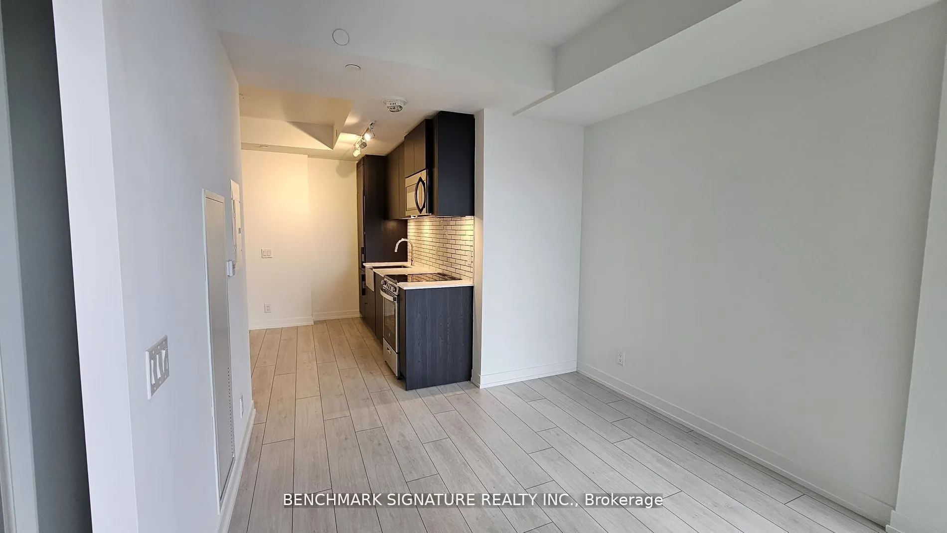 270 Dufferin Street, #814