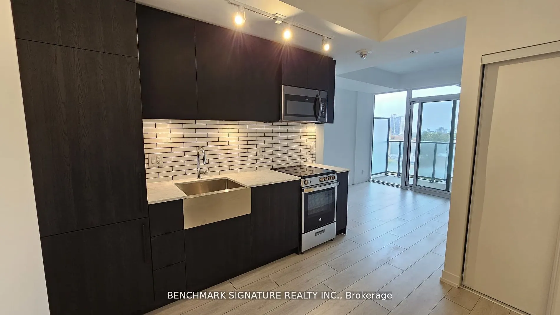 270 Dufferin Street, #814
