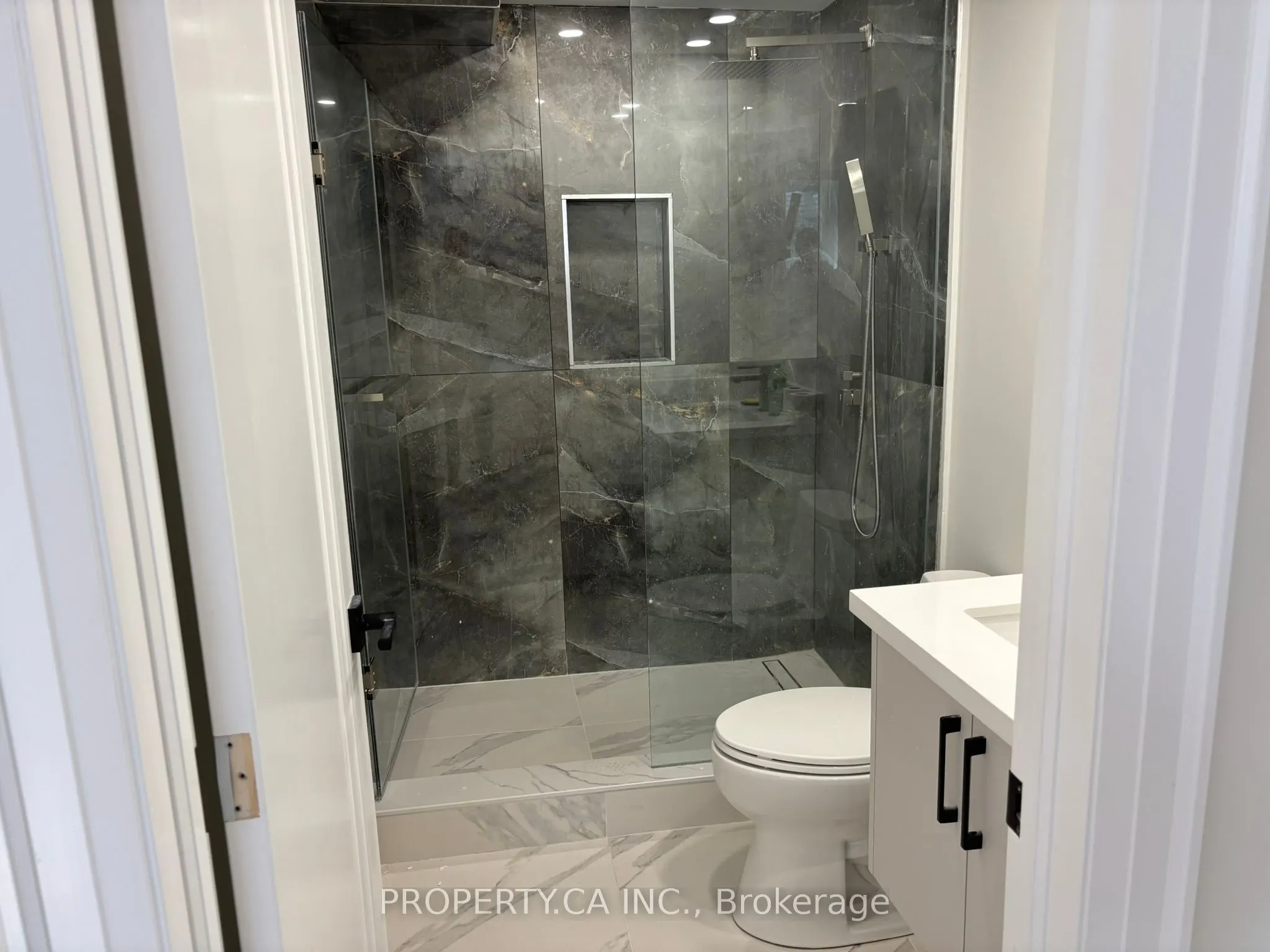 5316 Russell View Road, #Bsmnt