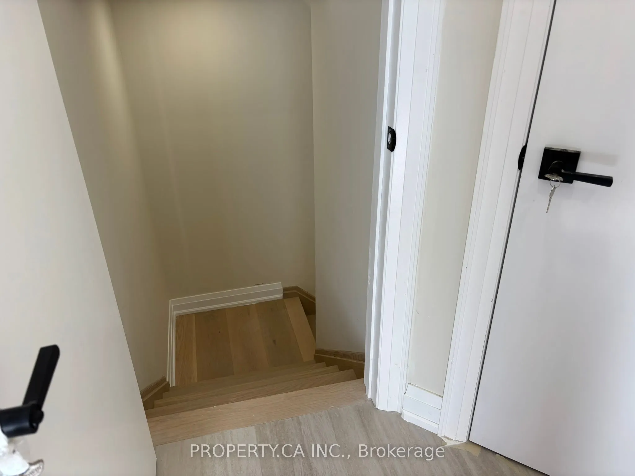 5316 Russell View Road, #Bsmnt