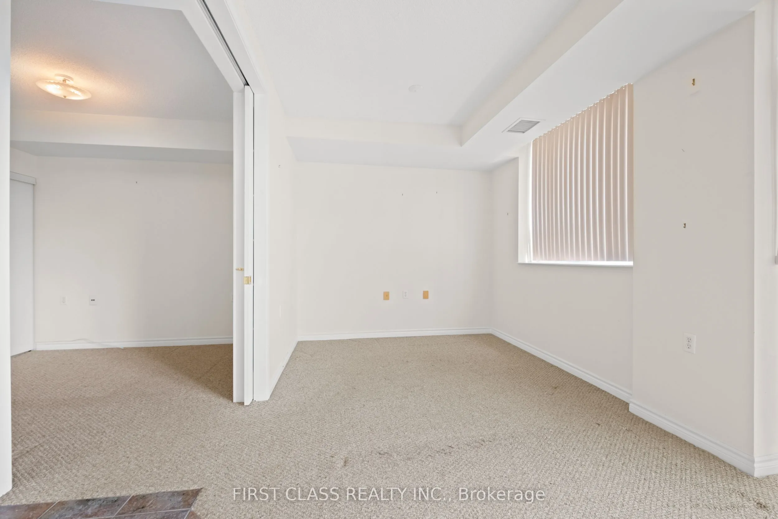 200 Burnhamthorpe Road E, #905
