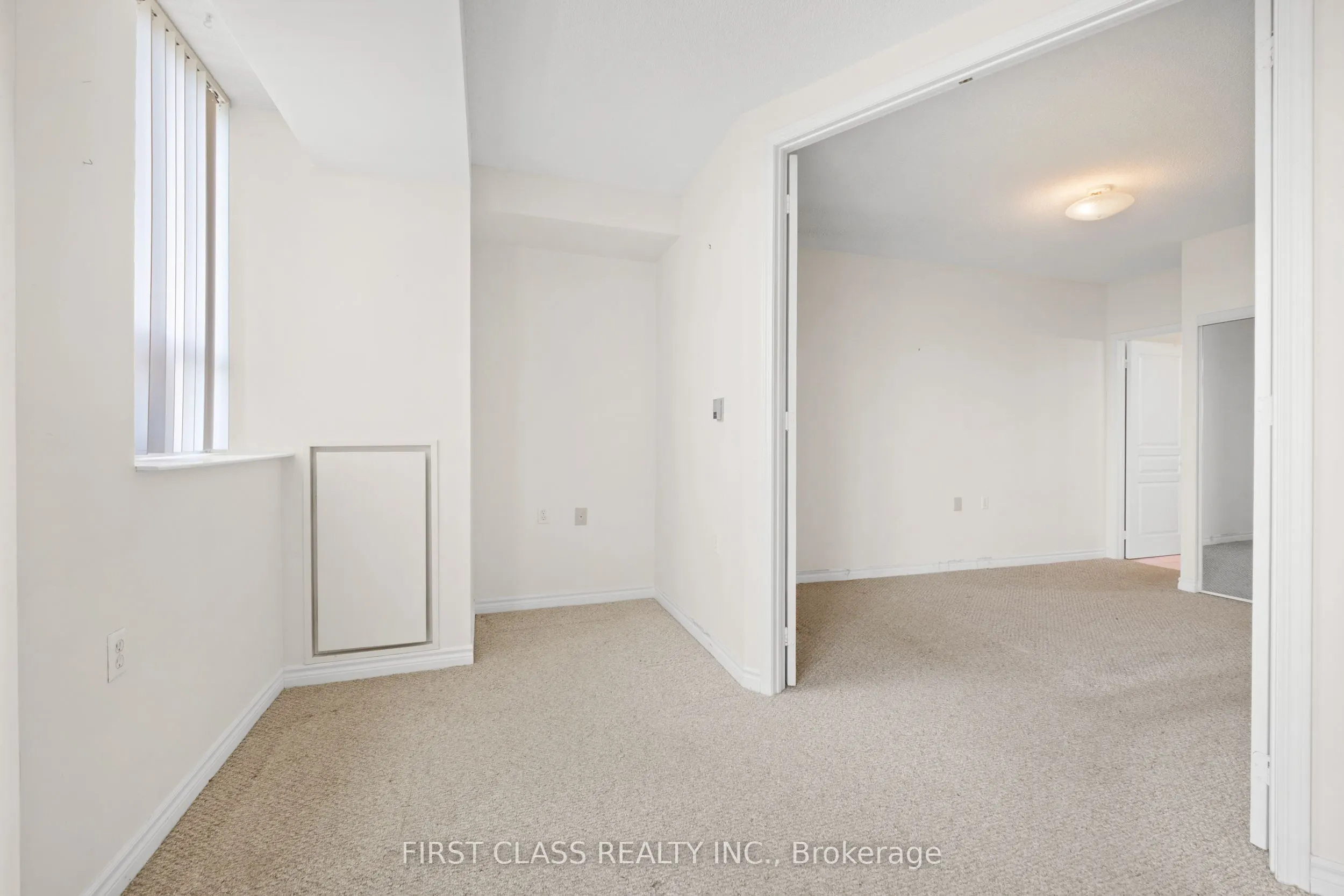 200 Burnhamthorpe Road E, #905
