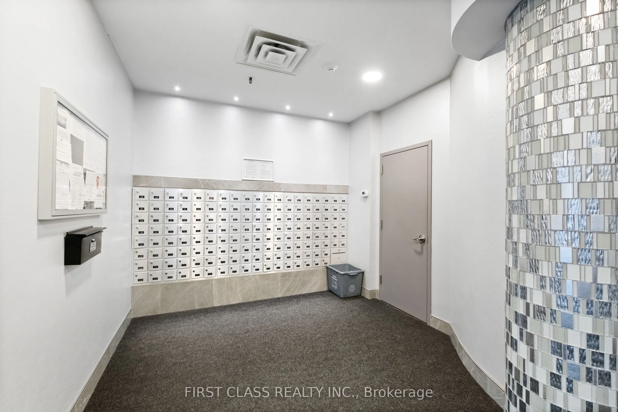 200 Burnhamthorpe Road E, #905
