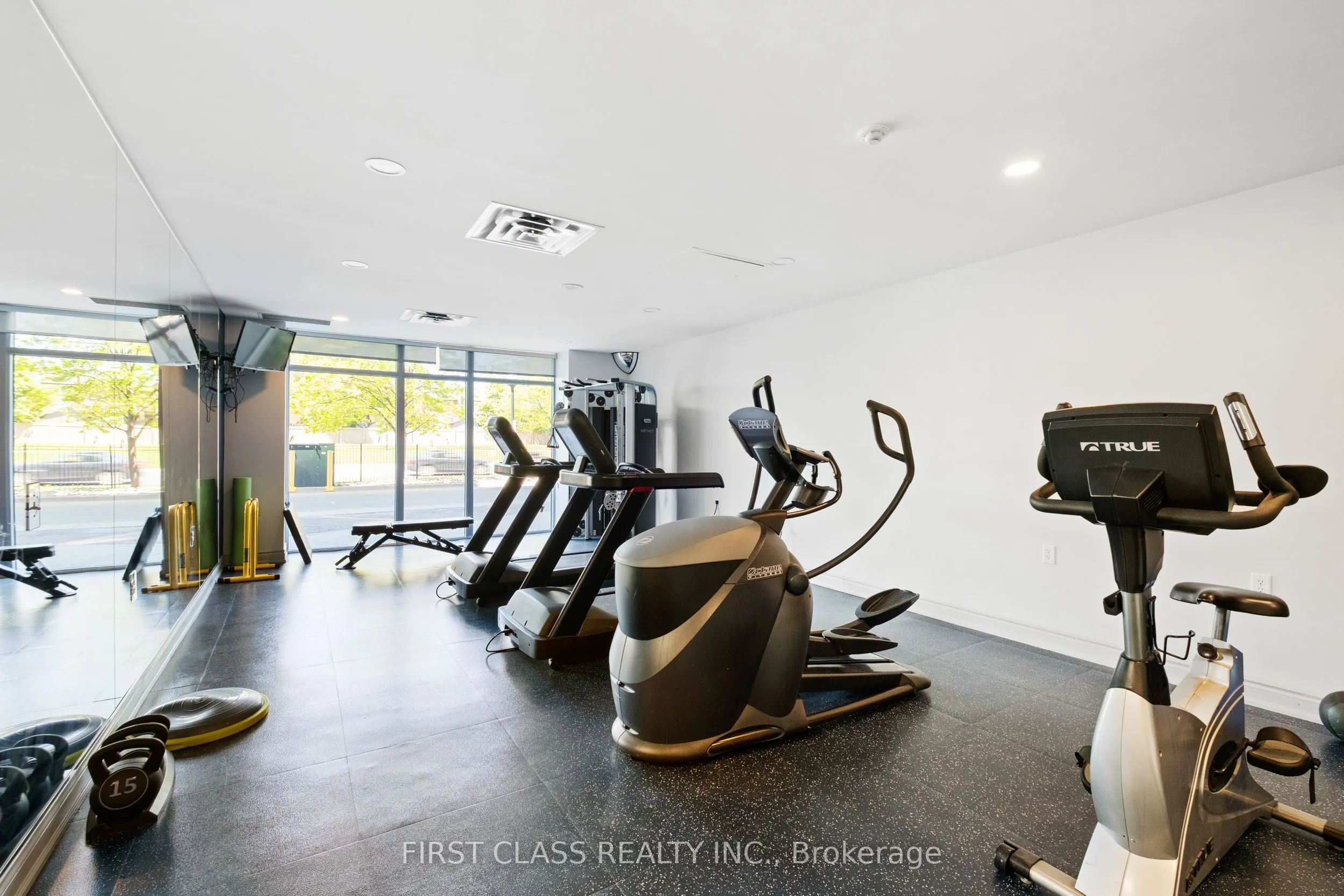 200 Burnhamthorpe Road E, #905
