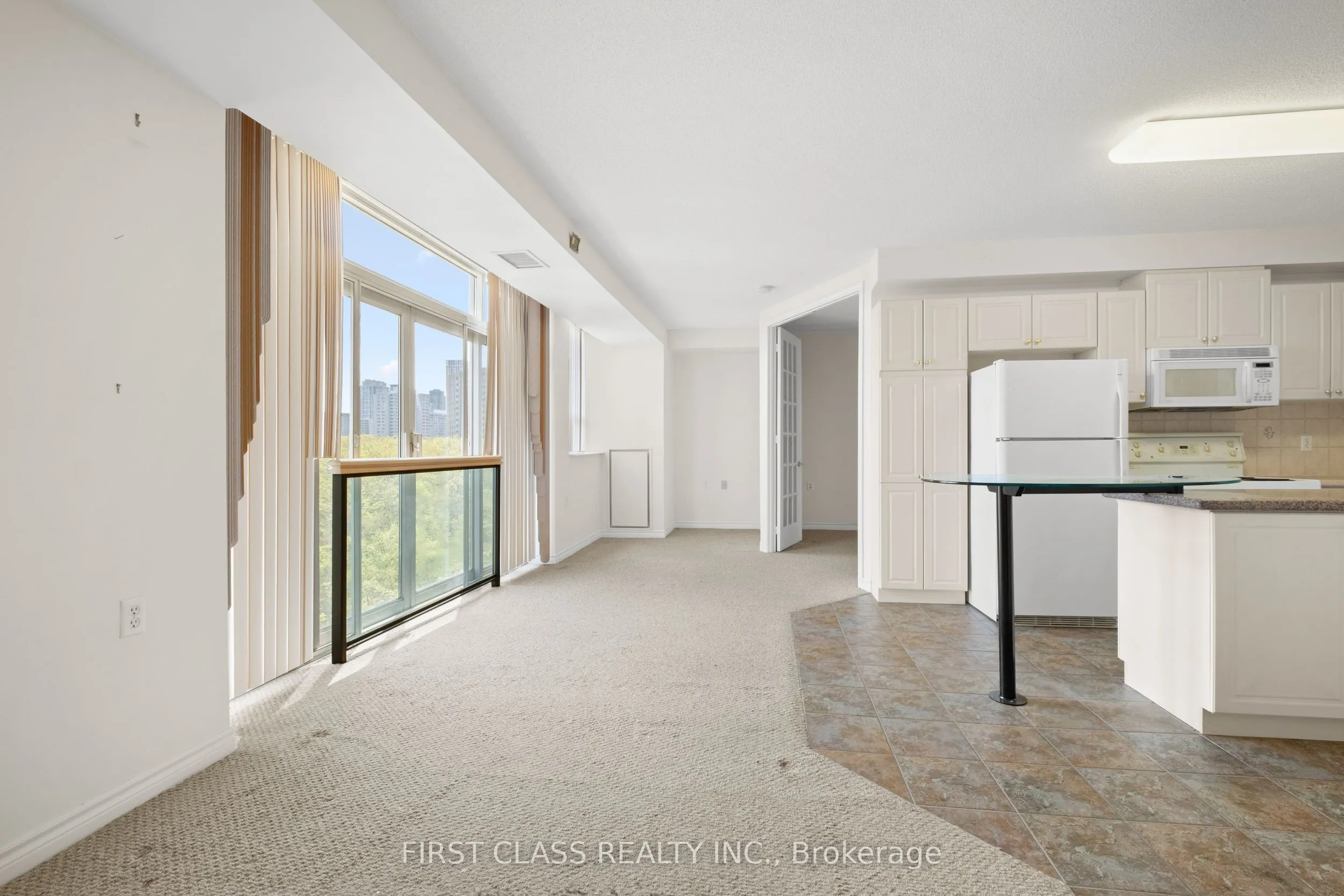 200 Burnhamthorpe Road E, #905