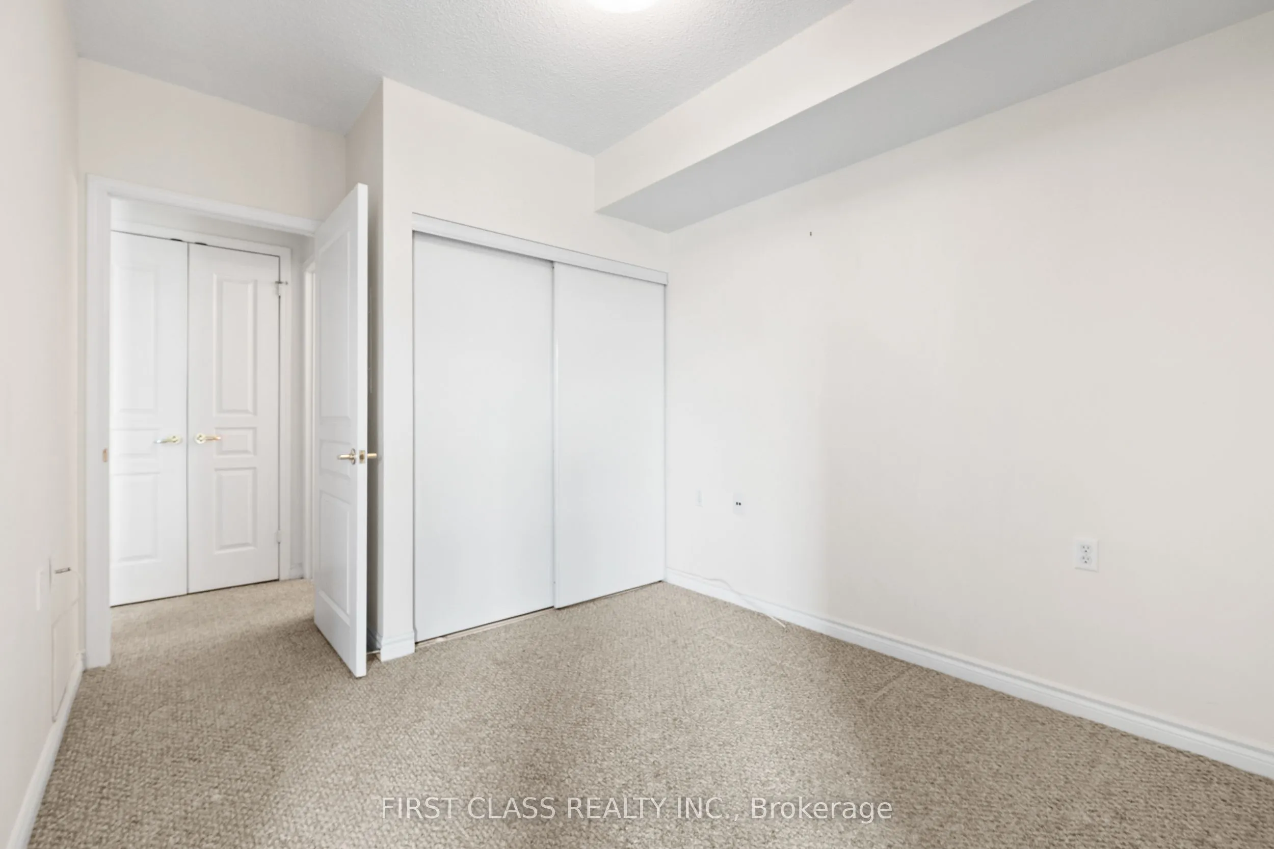 200 Burnhamthorpe Road E, #905