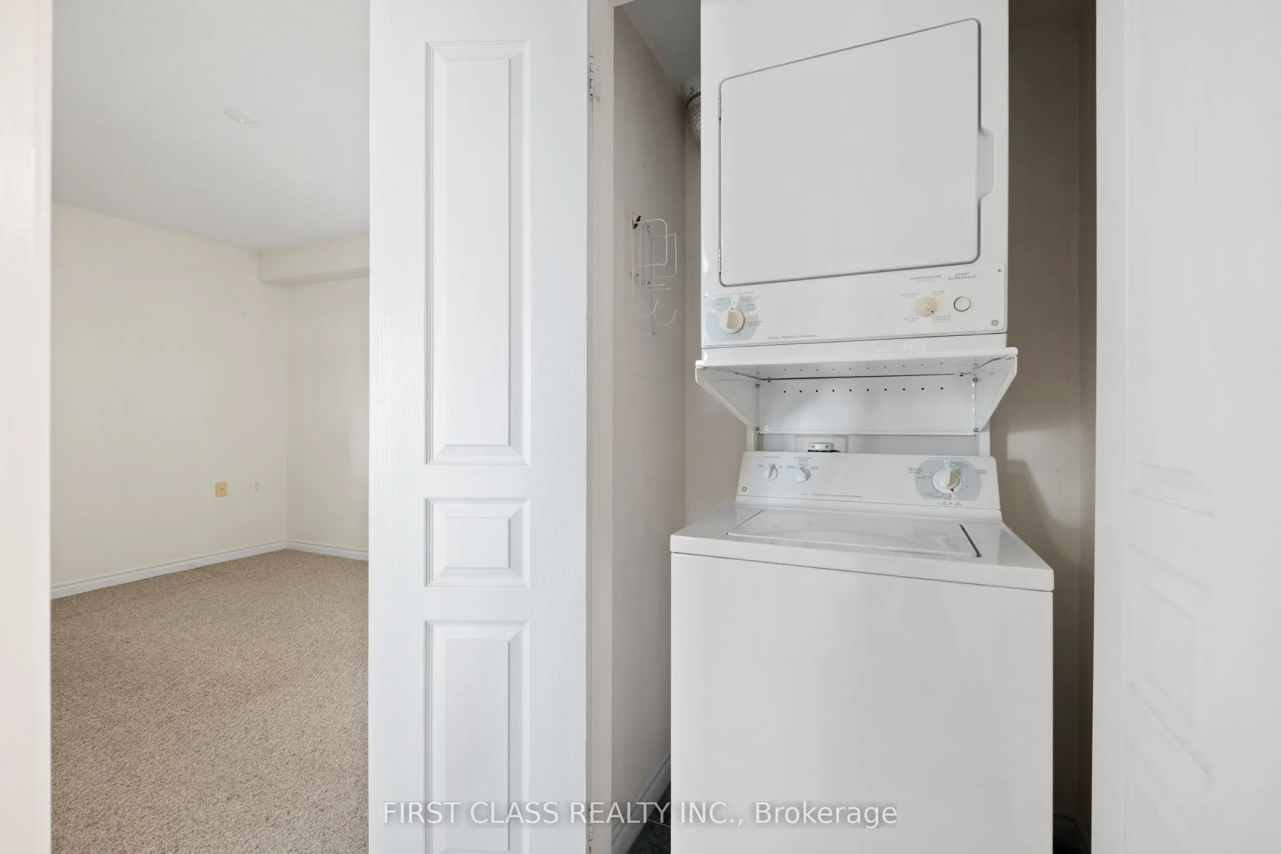 200 Burnhamthorpe Road E, #905