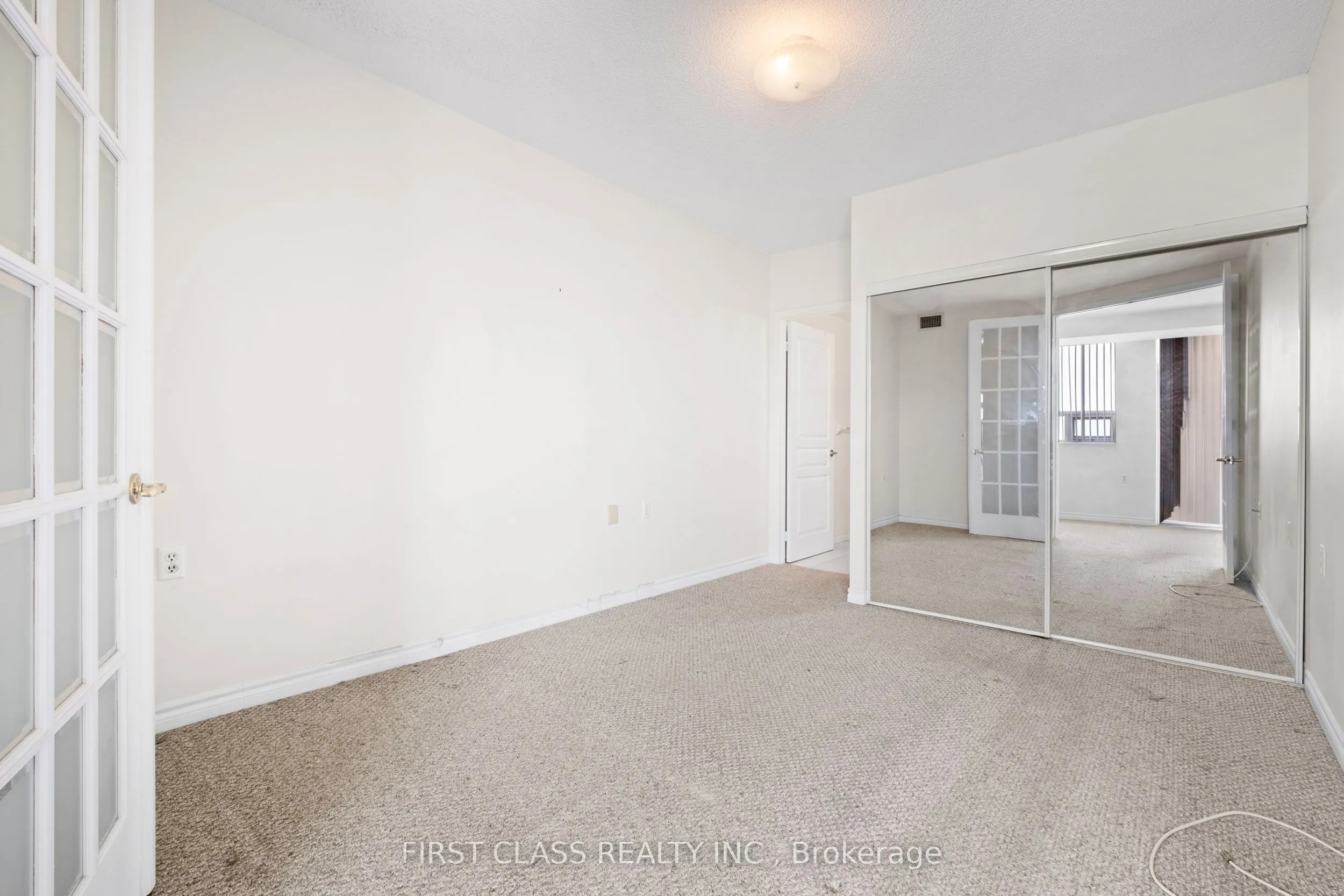 200 Burnhamthorpe Road E, #905