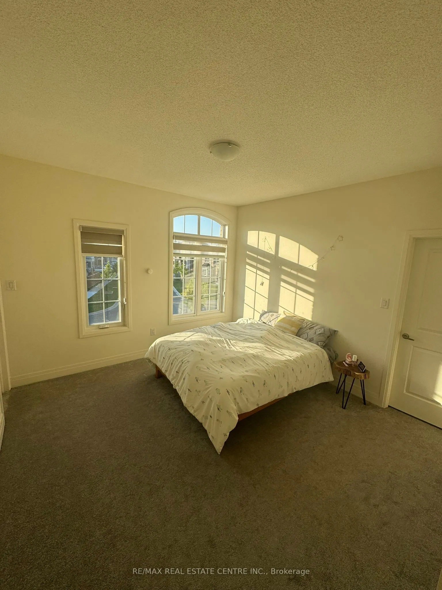 8 Unwind Crescent