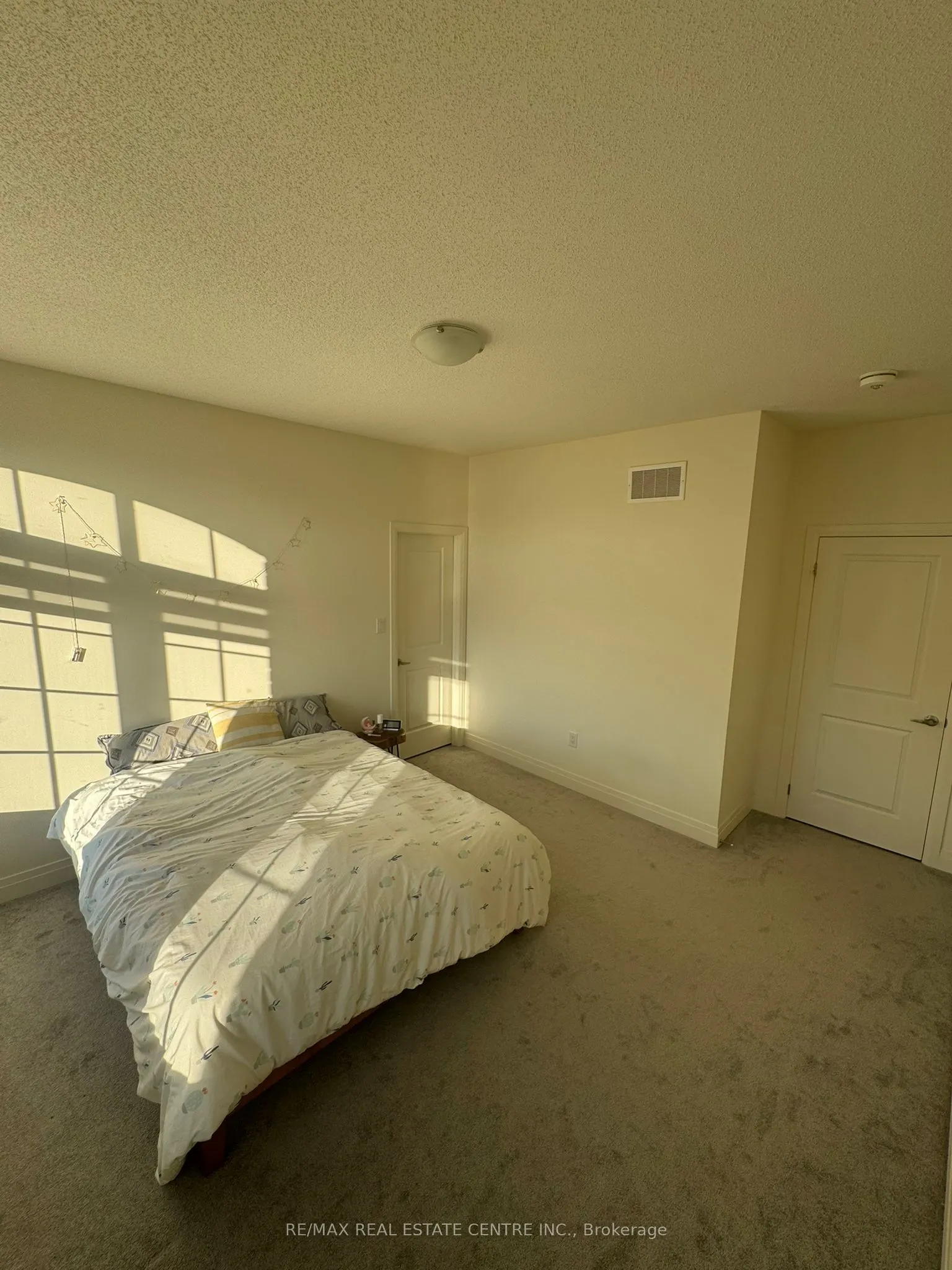 8 Unwind Crescent