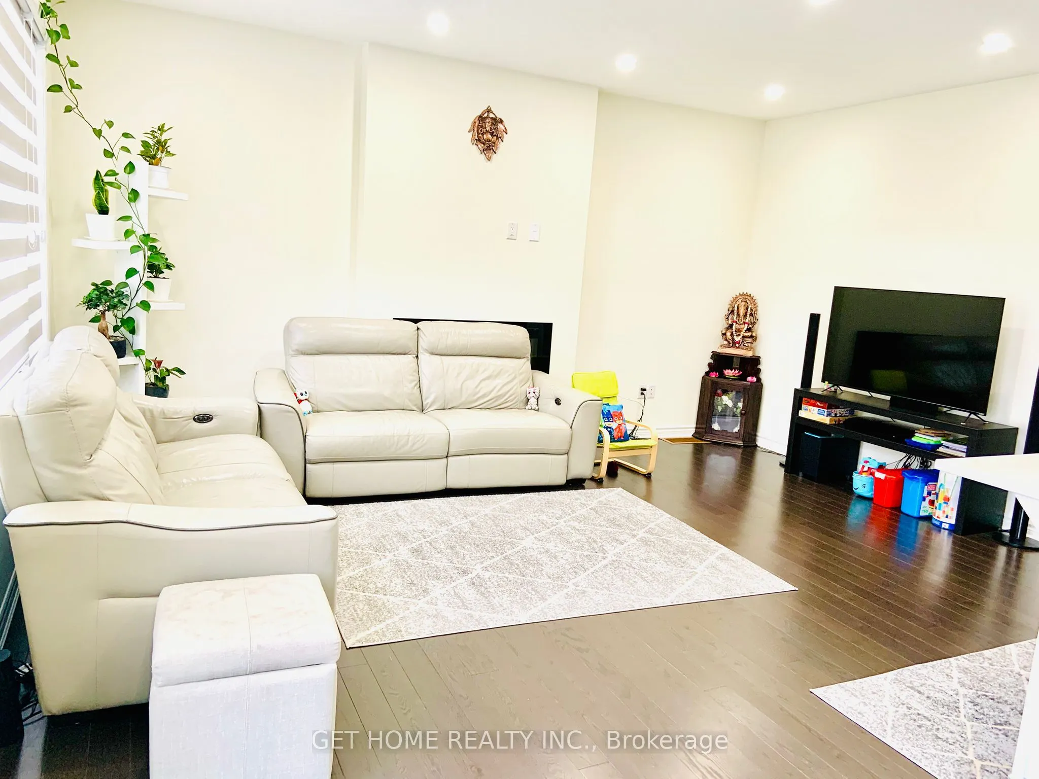 1455 Sycamore Garden