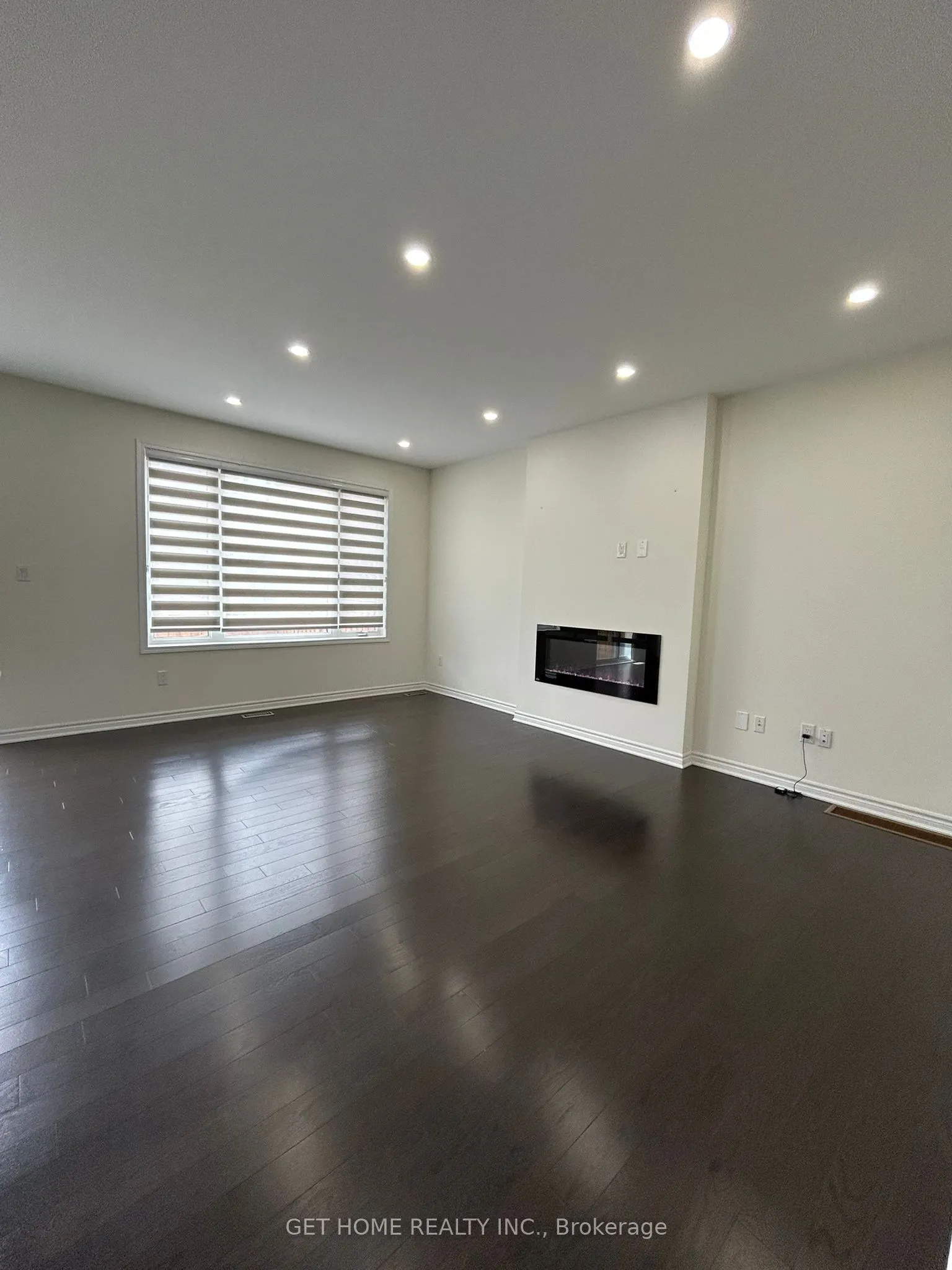 1455 Sycamore Garden