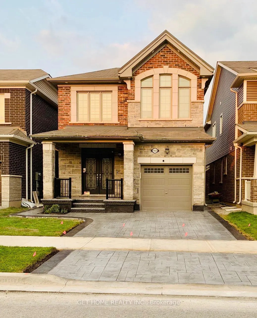 1455 Sycamore Garden