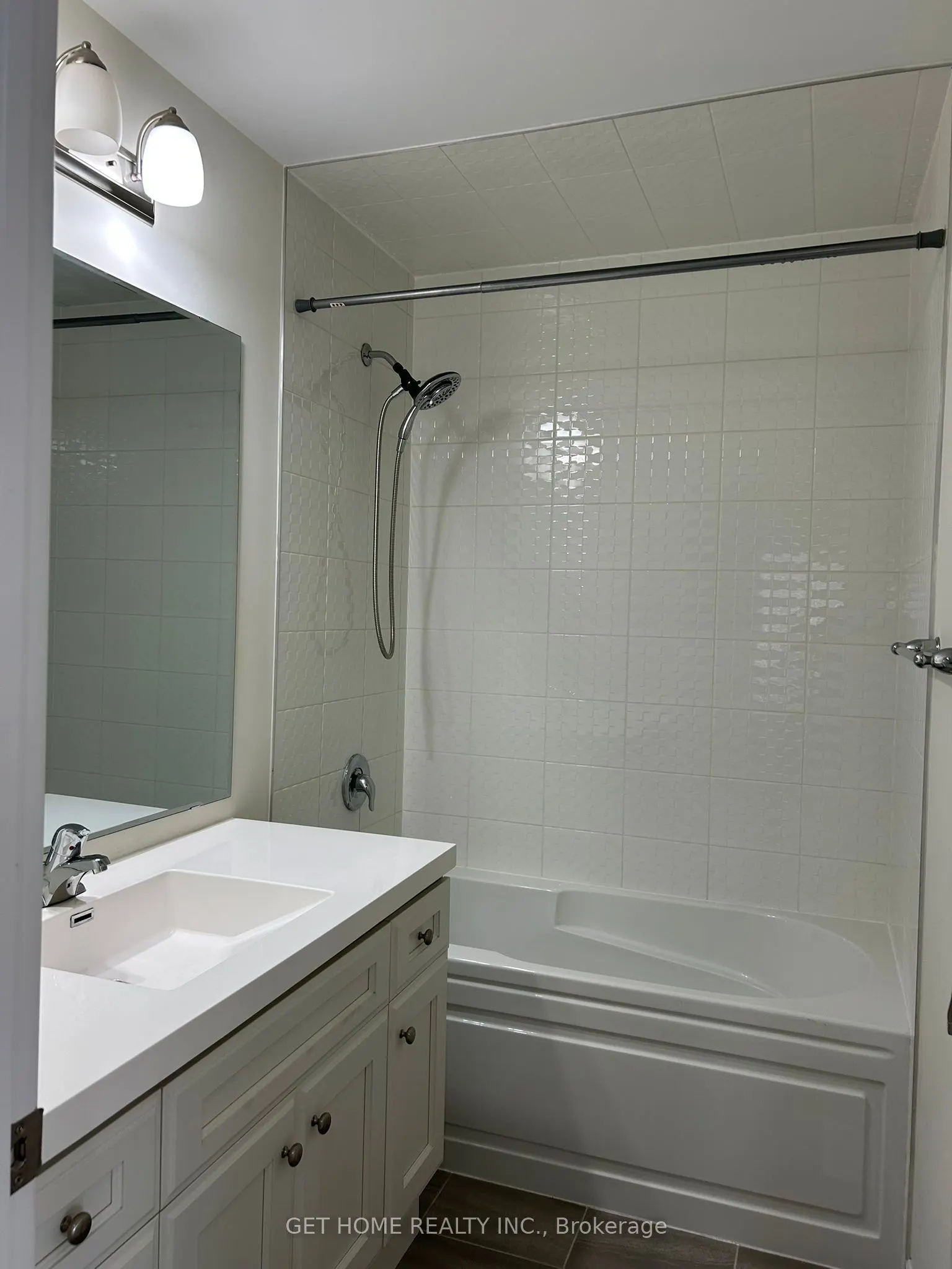 1455 Sycamore Garden