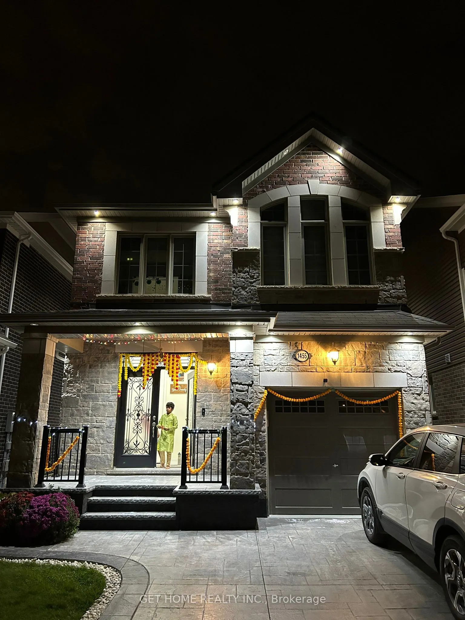 1455 Sycamore Garden