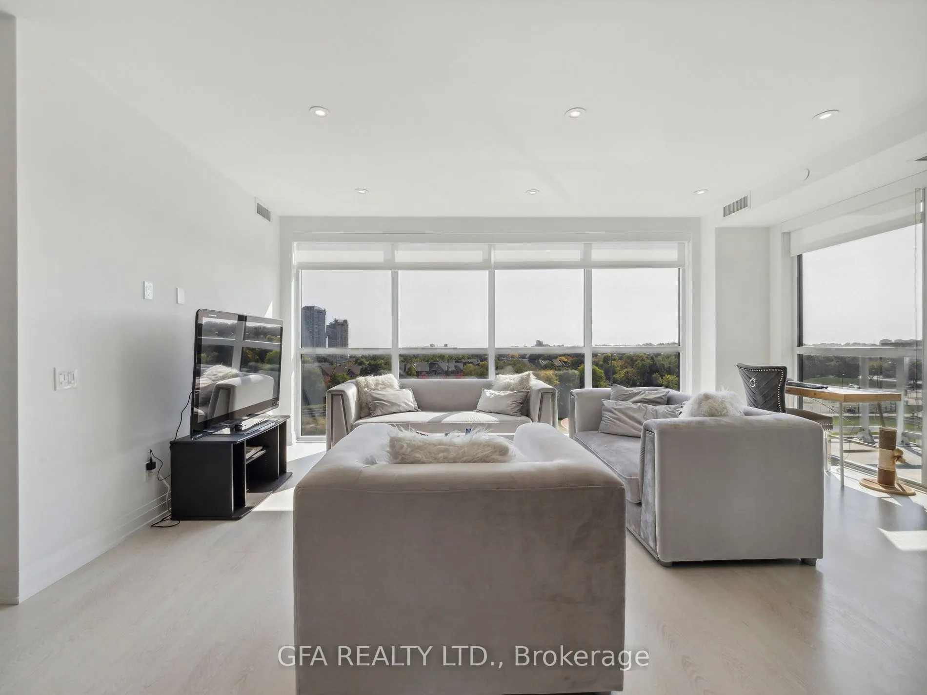 251 Manitoba Street, #716