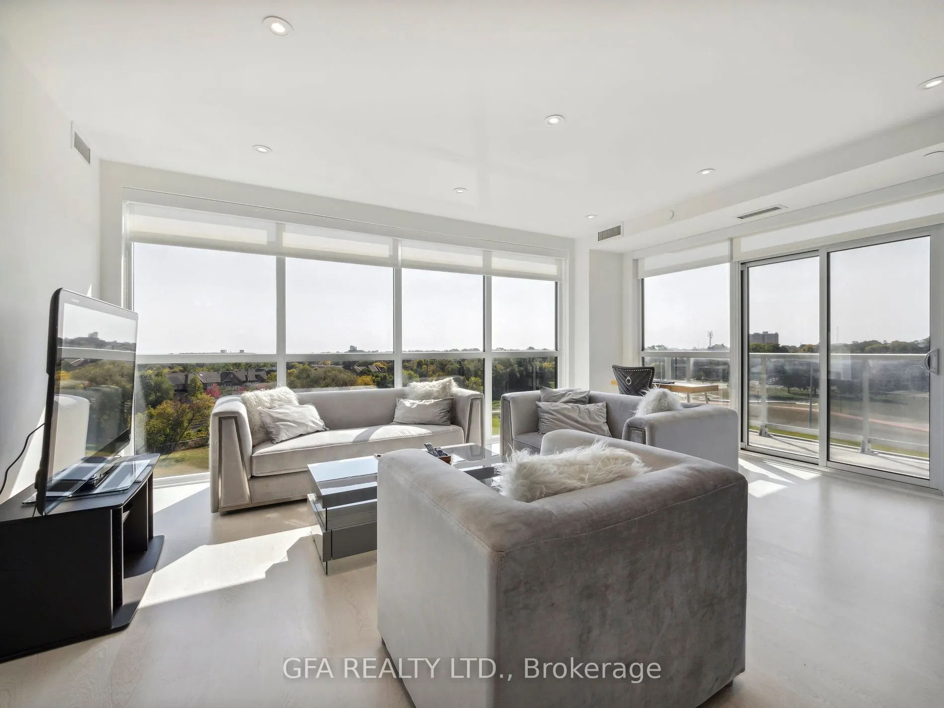 251 Manitoba Street, #716