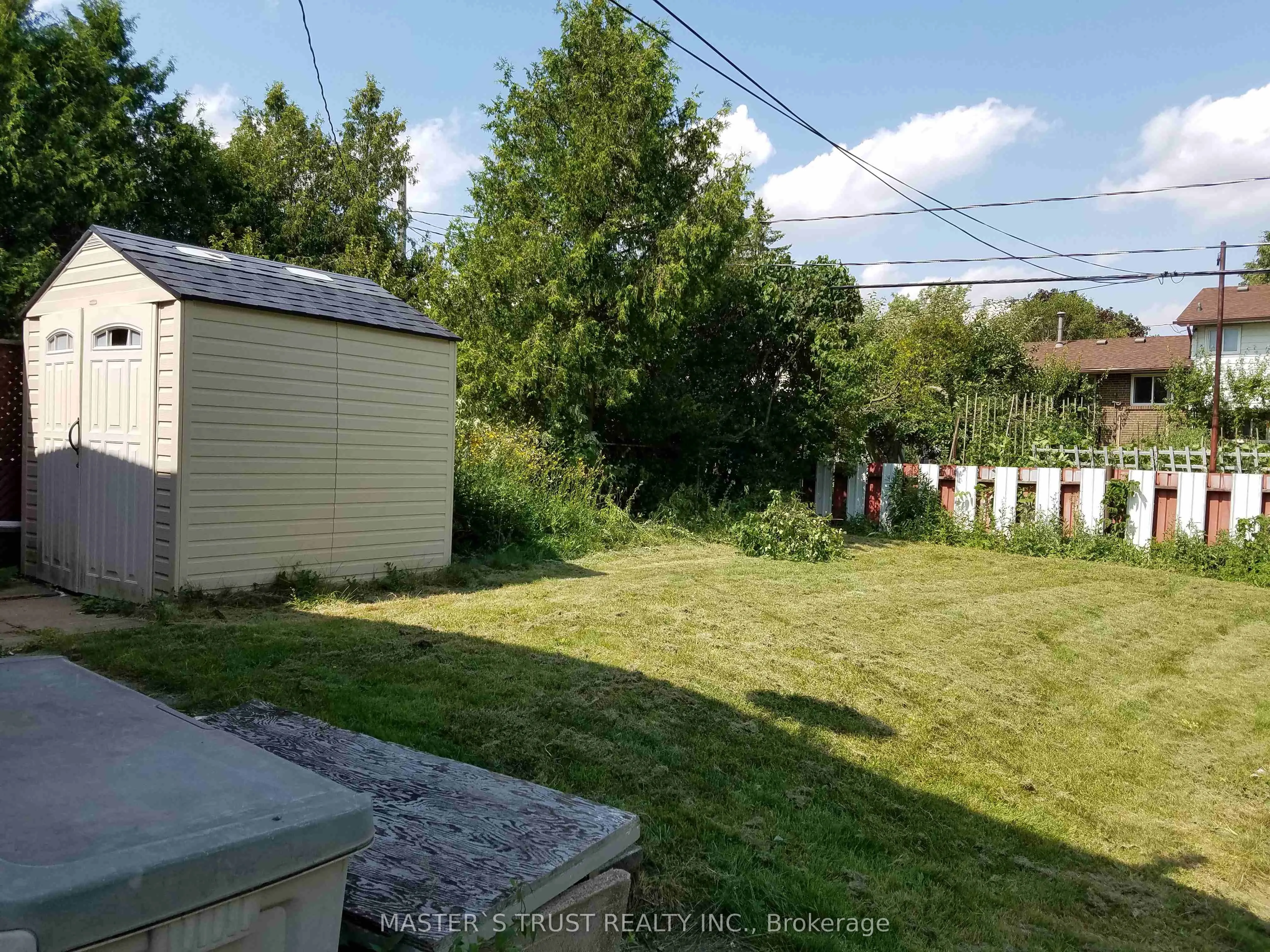 1316 Redbank Crescent