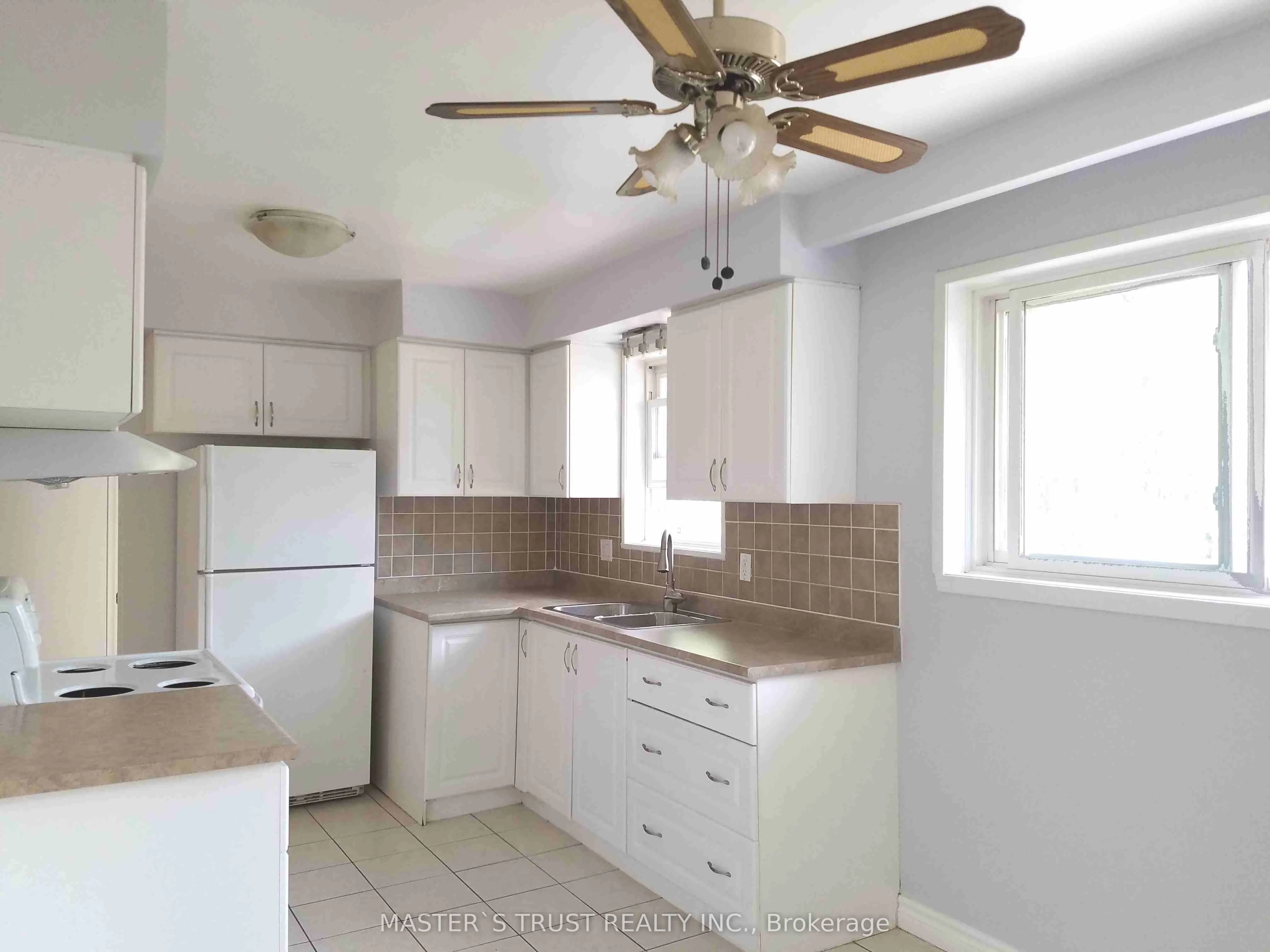1316 Redbank Crescent