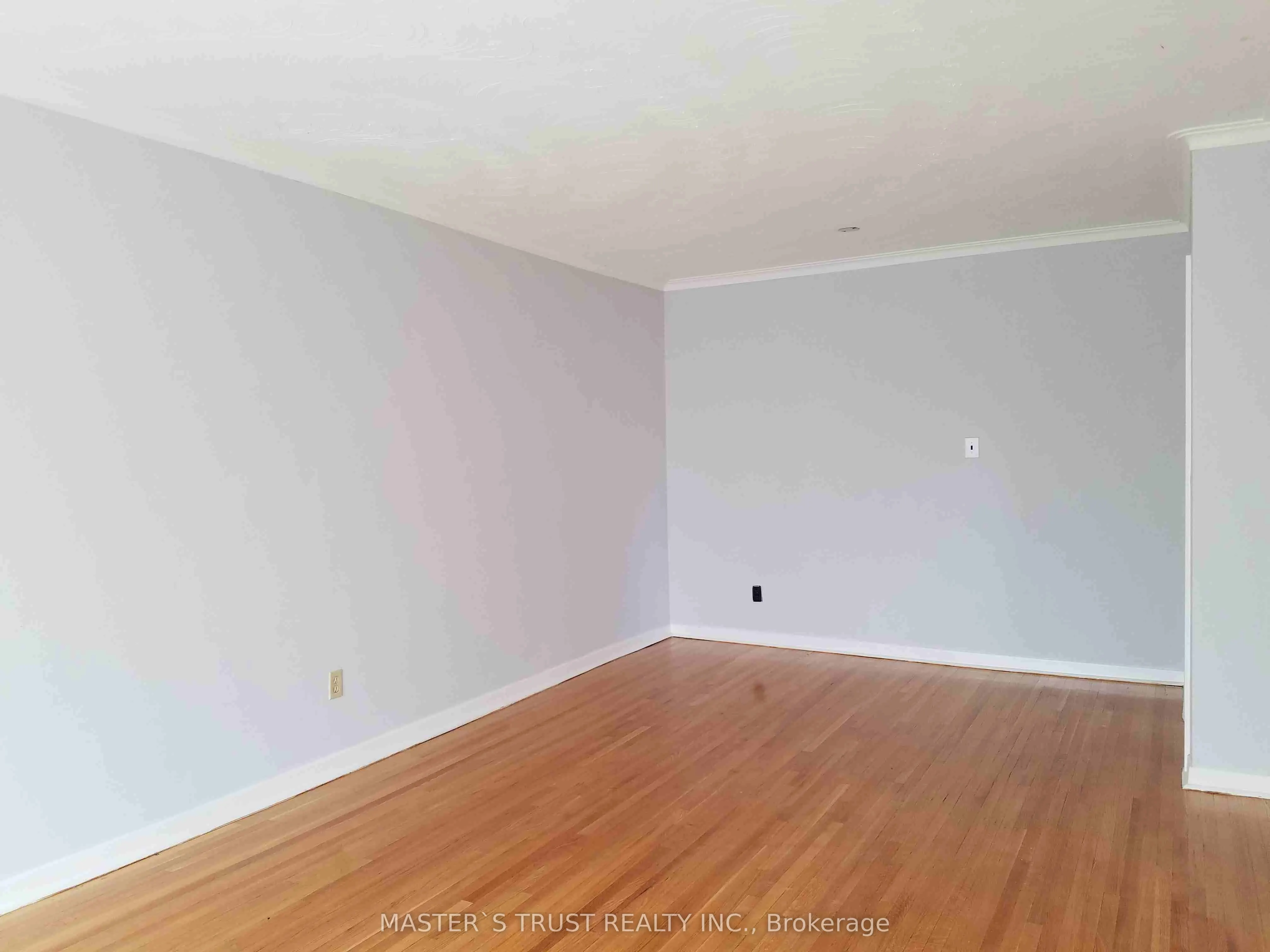 1316 Redbank Crescent