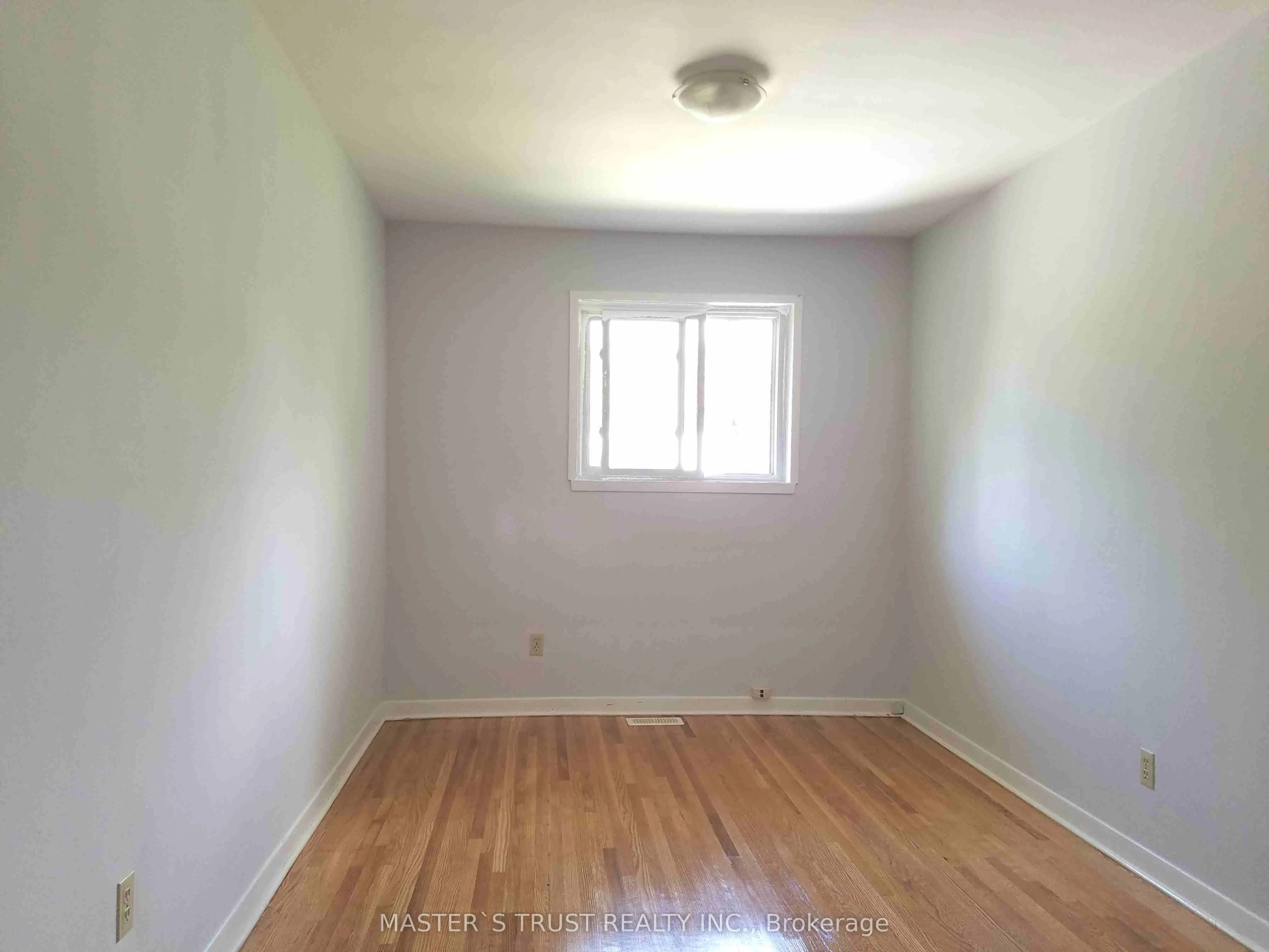 1316 Redbank Crescent