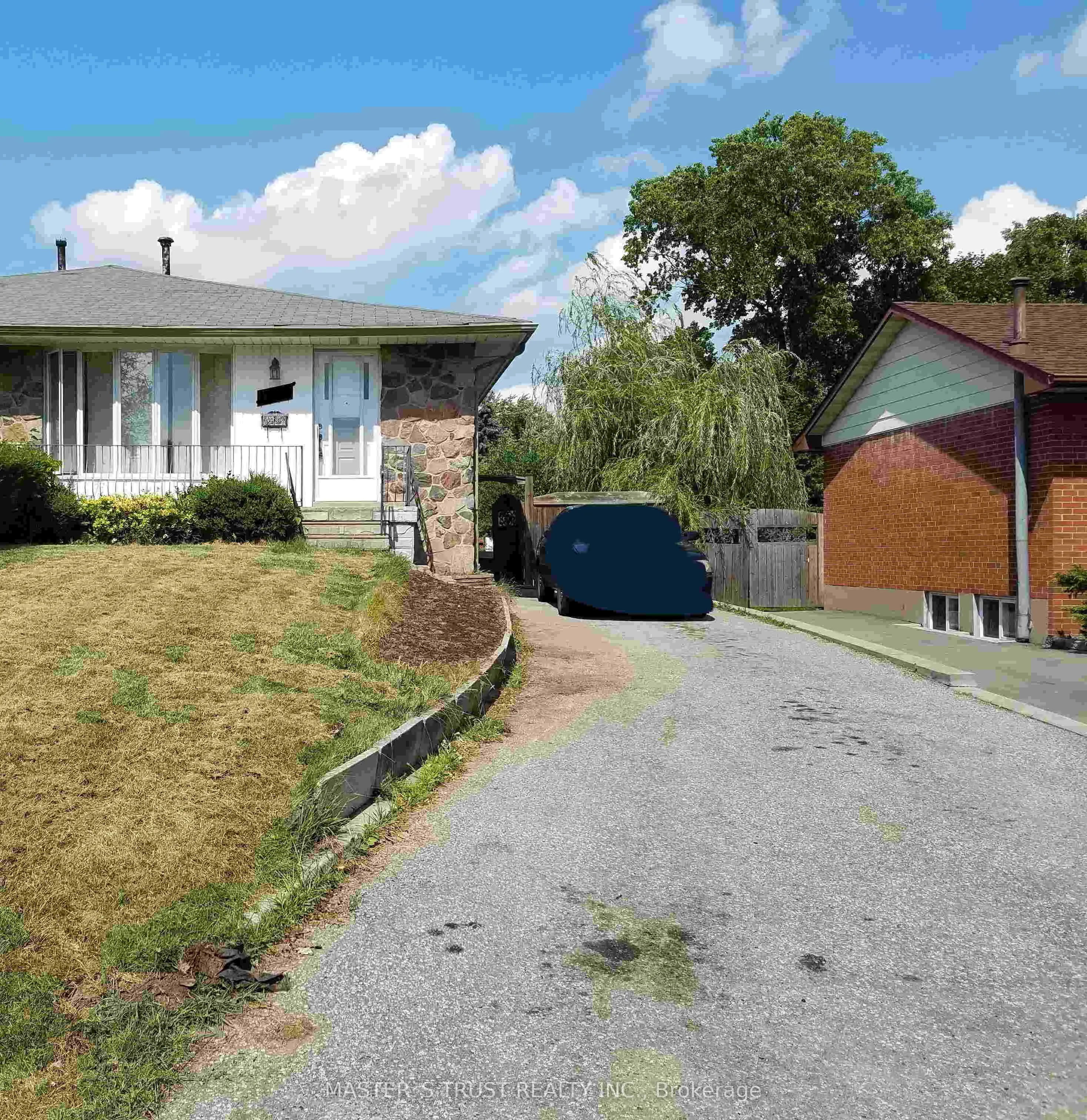 1316 Redbank Crescent