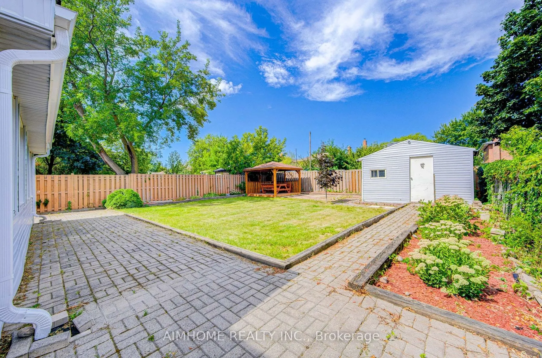 2575 Benedet Drive N, #Lower