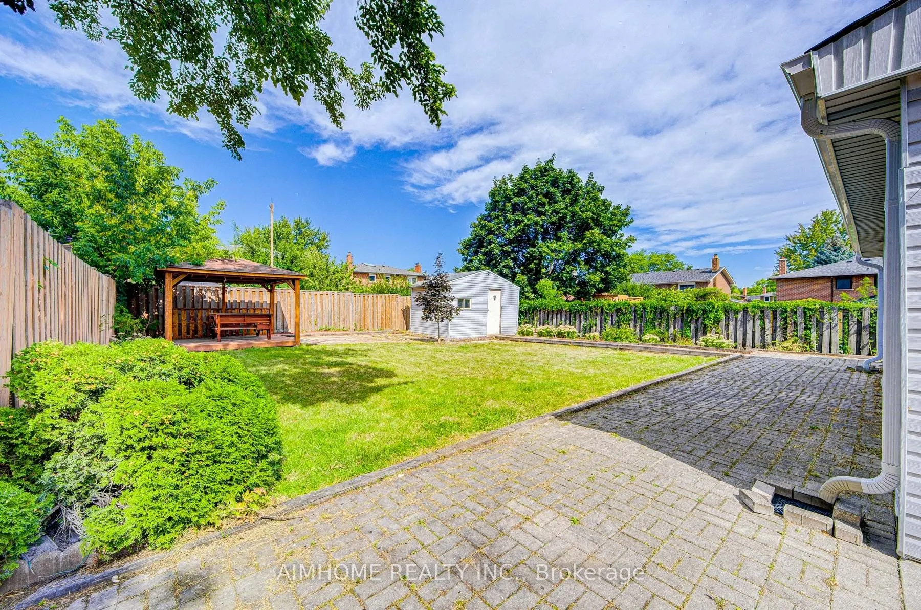 2575 Benedet Drive N, #Lower