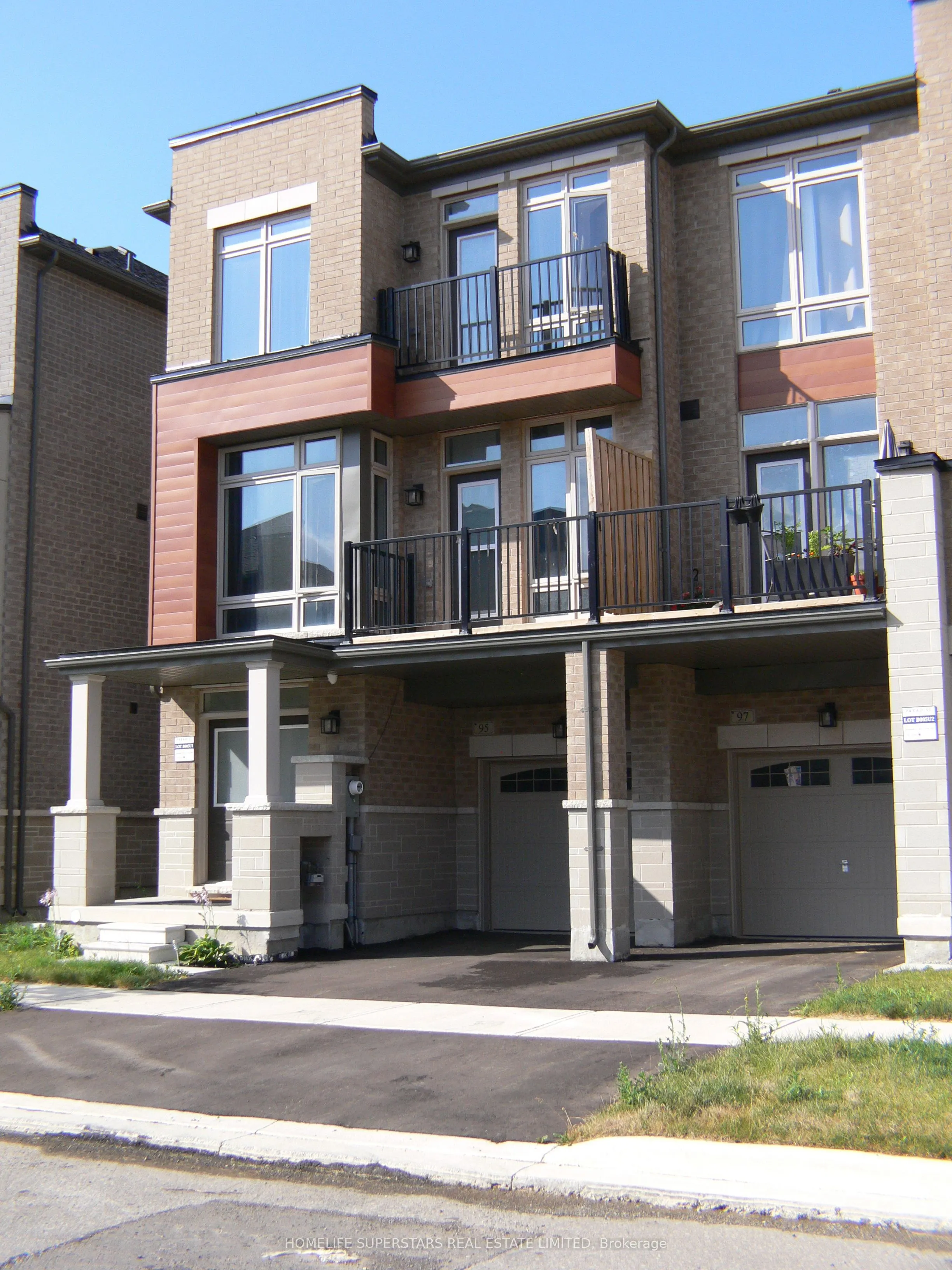 95 Donald Ficht Crescent
