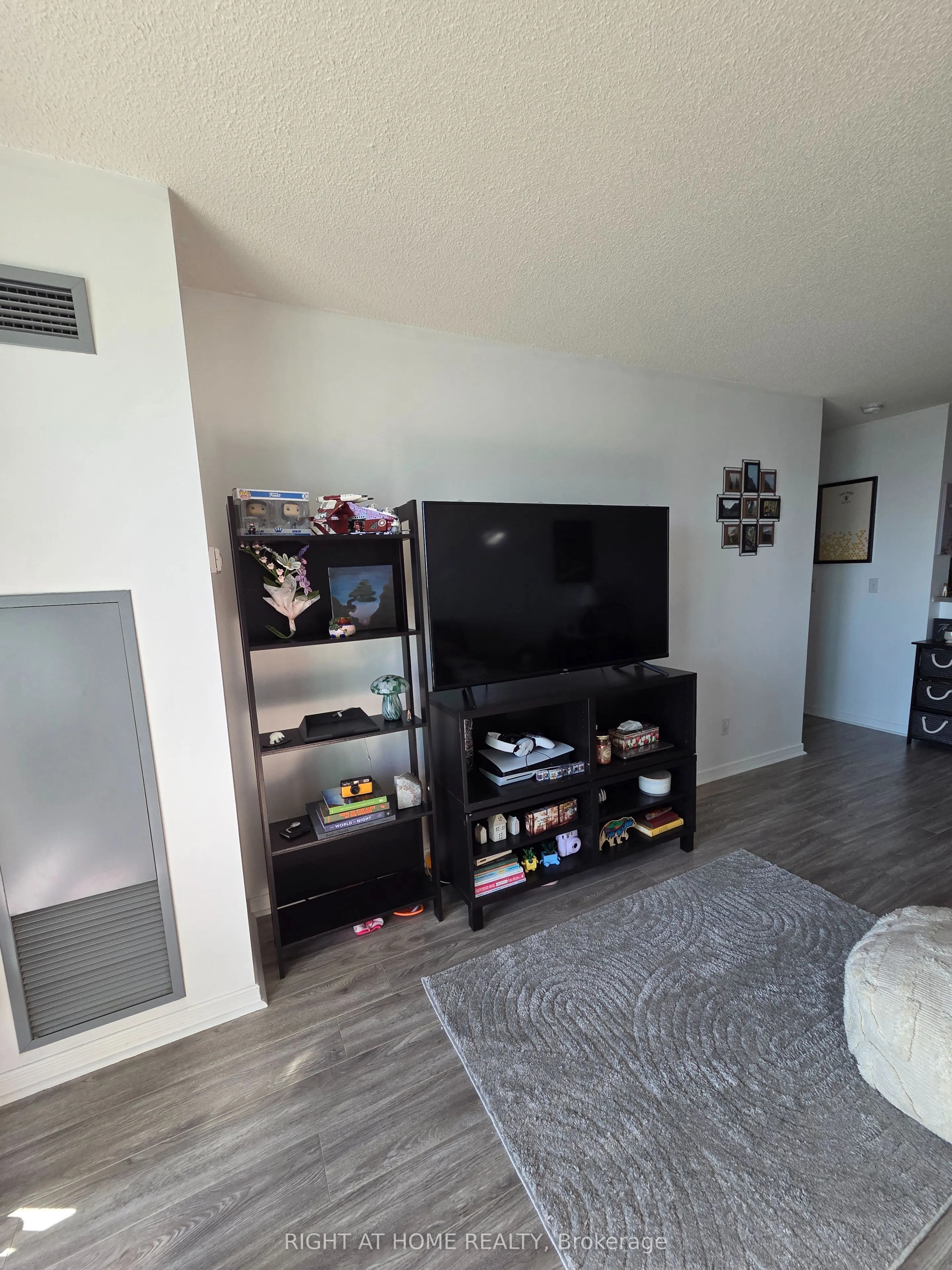 2545 Erin Centre Boulevard, #1406