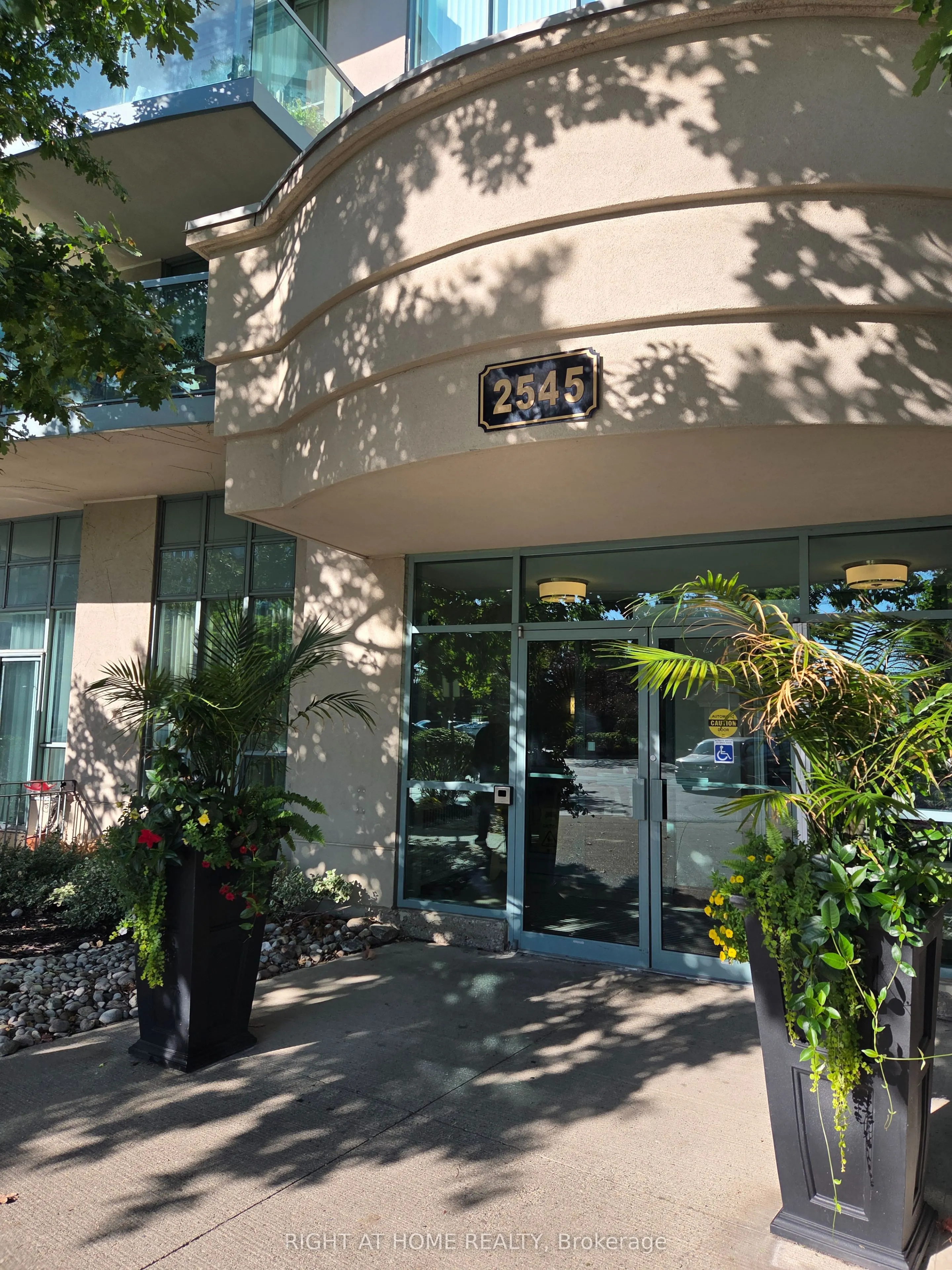 2545 Erin Centre Boulevard, #1406
